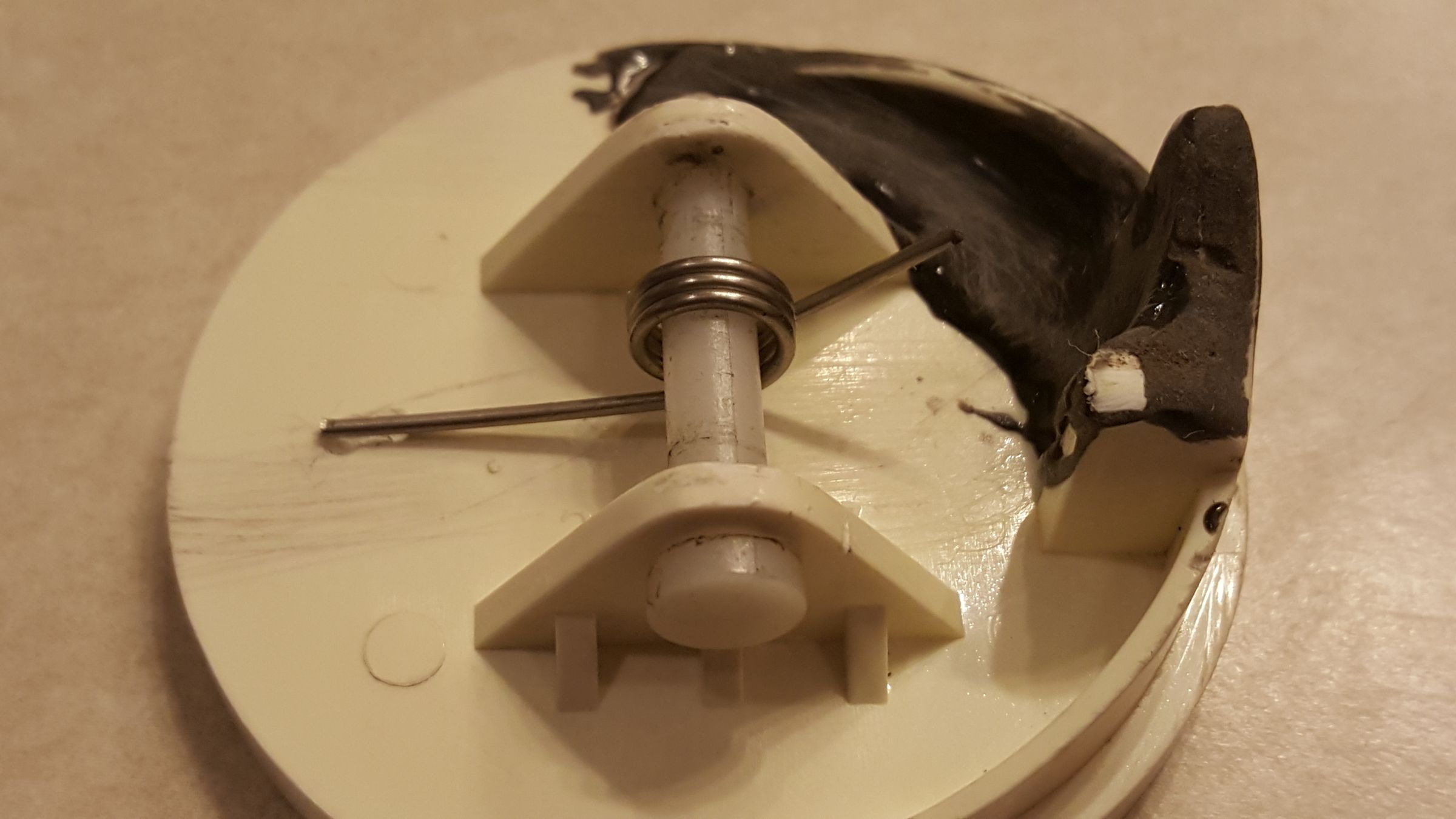 Repair a Broken Singer 57825C Handwheel Clutch Plate. 13 Steps (with Pictures) Instructables