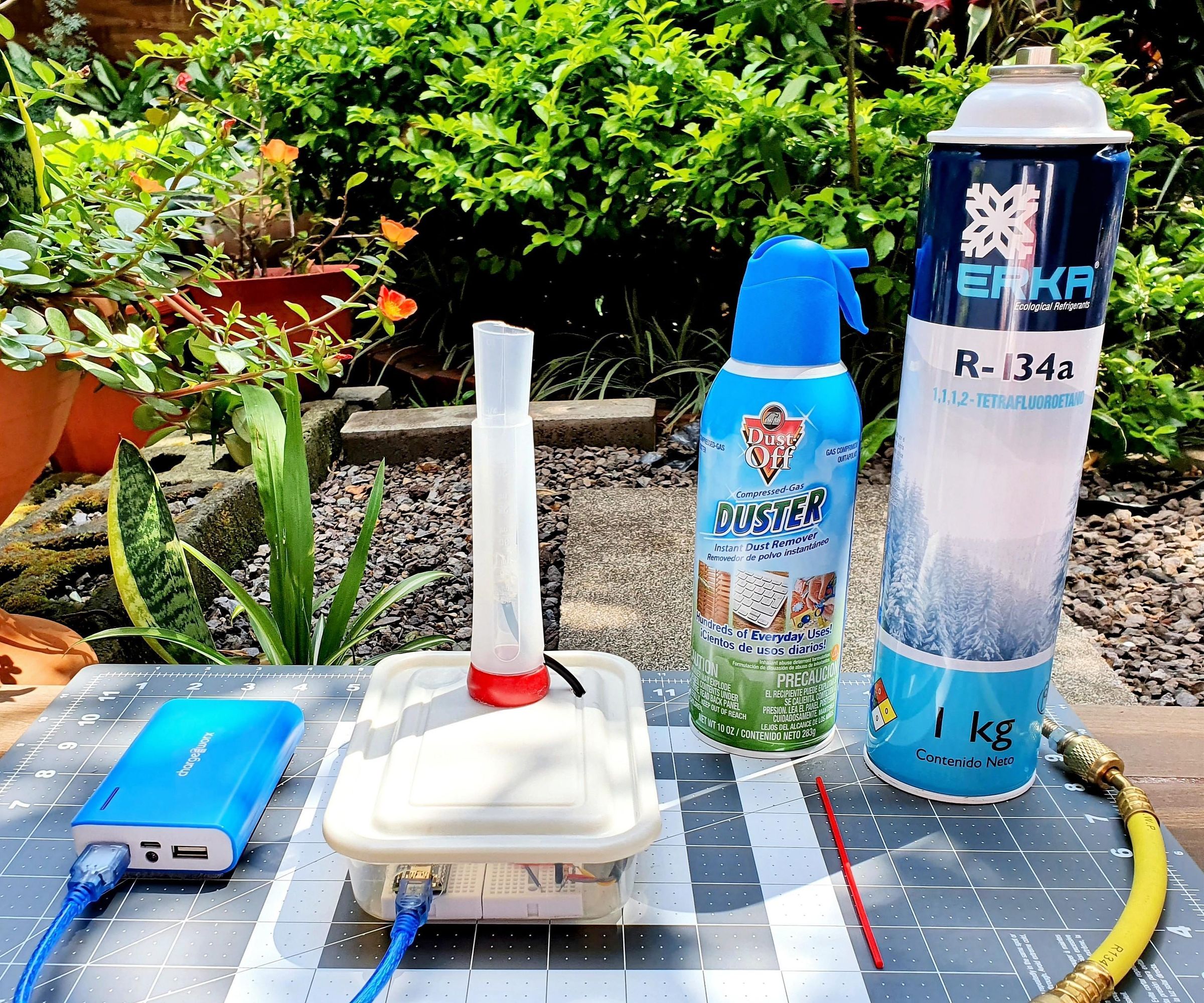 Measuring the Boiling Point of Liquefied Gases Using Arduino and PhyPhox