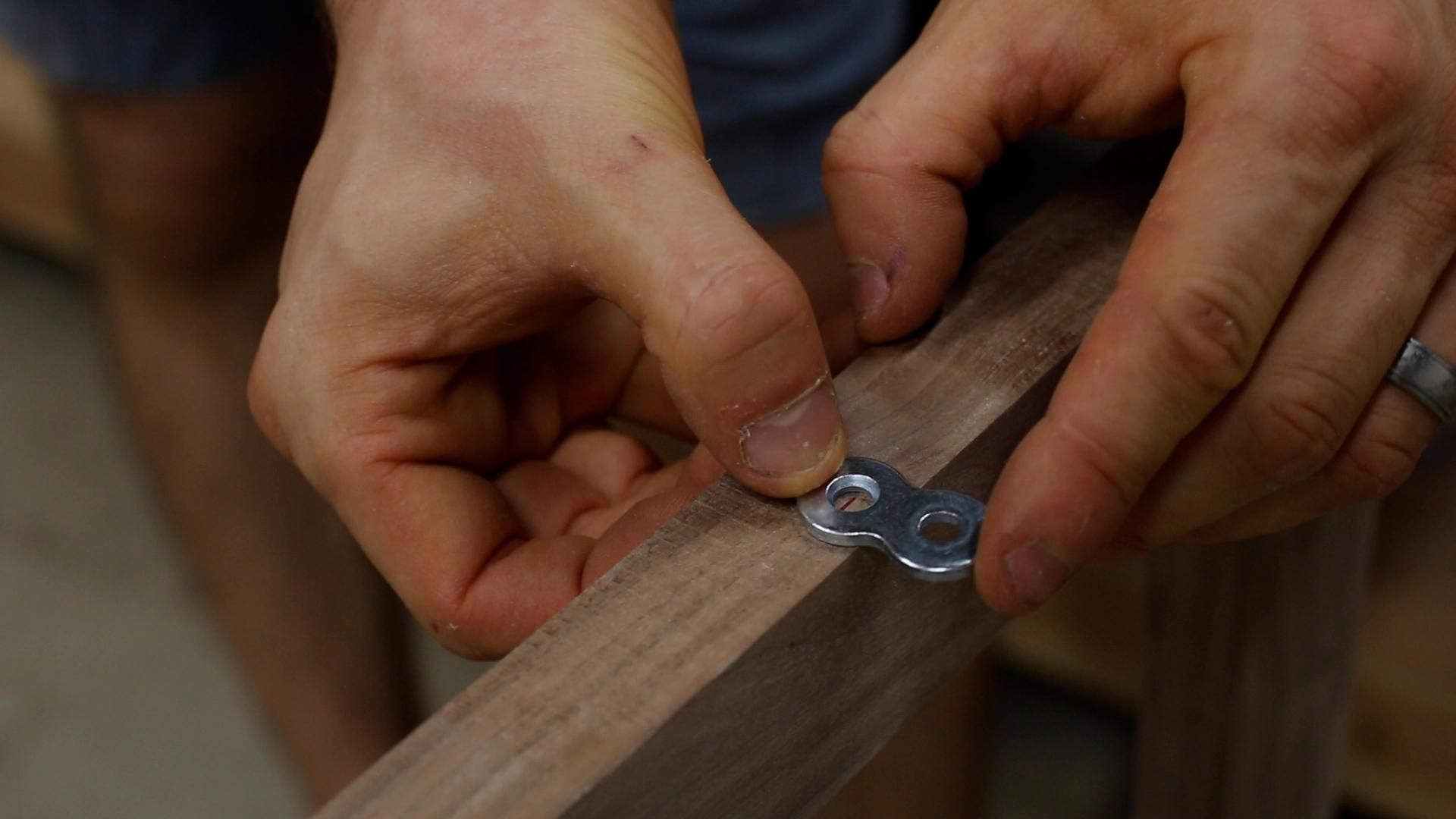 How to Install Figure 8 Table Top Fasteners 5 Steps (with Pictures