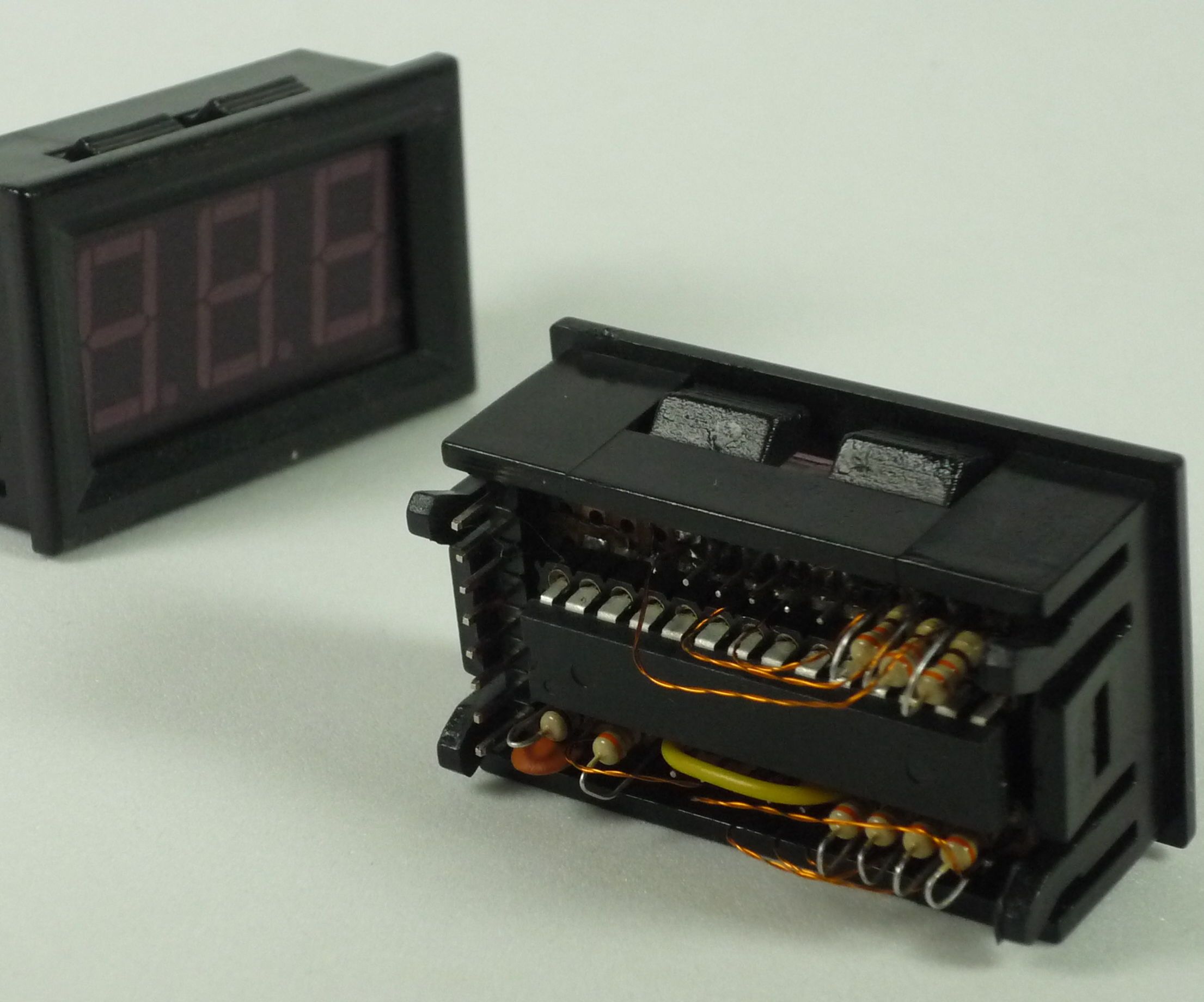PANEL MOUNT 7 SEGMENT DISPLAY WITH EMBEDDED ARDUINO