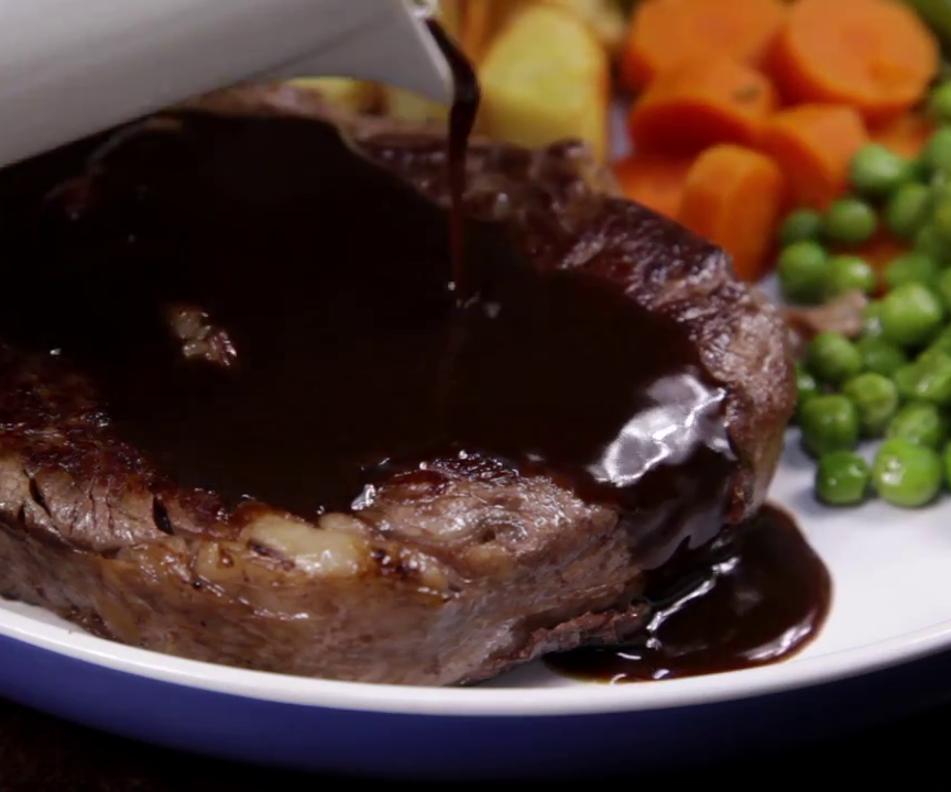 How to Cook a Red Wine Reduction Sauce
