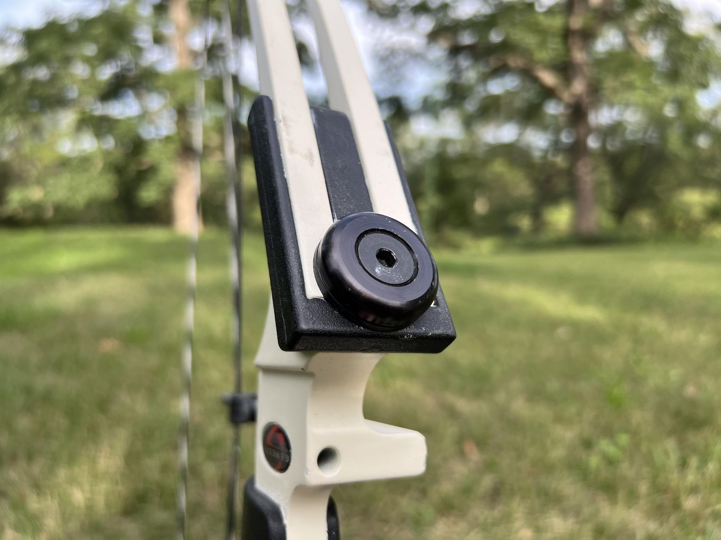 How to Shoot a Genesis Bow and Set Up a Safe Practice Range. 12 Steps
