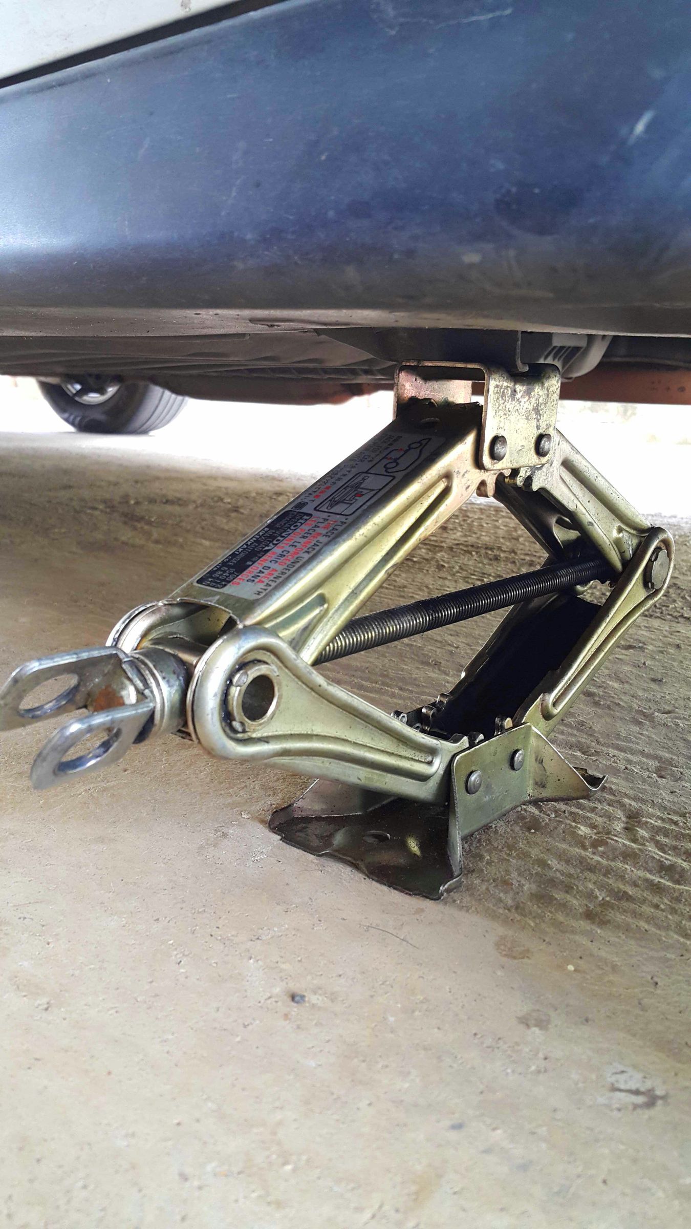 Using a Cordless Drill to Operate a Car Jack.