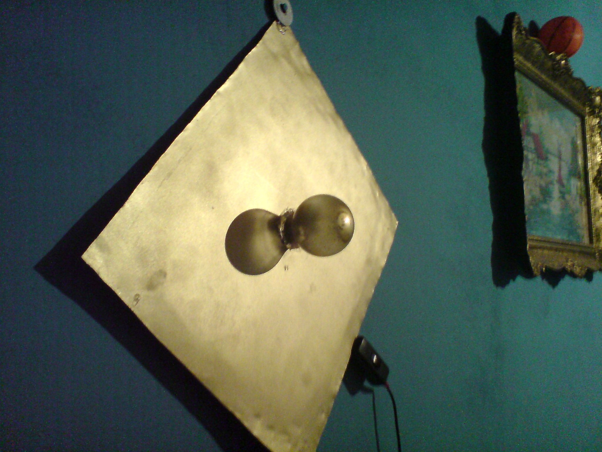 Lightbulb wall lamp