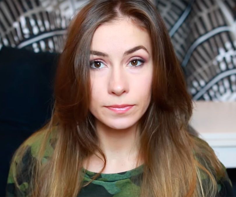 An Easy Guide on How to Cut Your Own Flirty Bangs