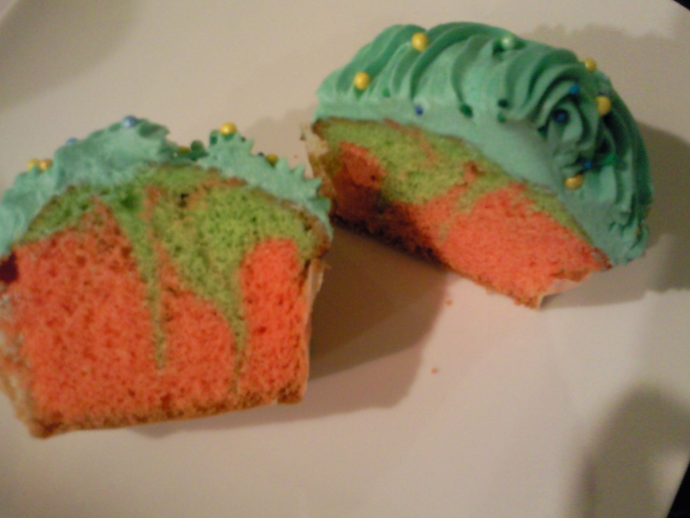 Two Tone Cupcakes!
