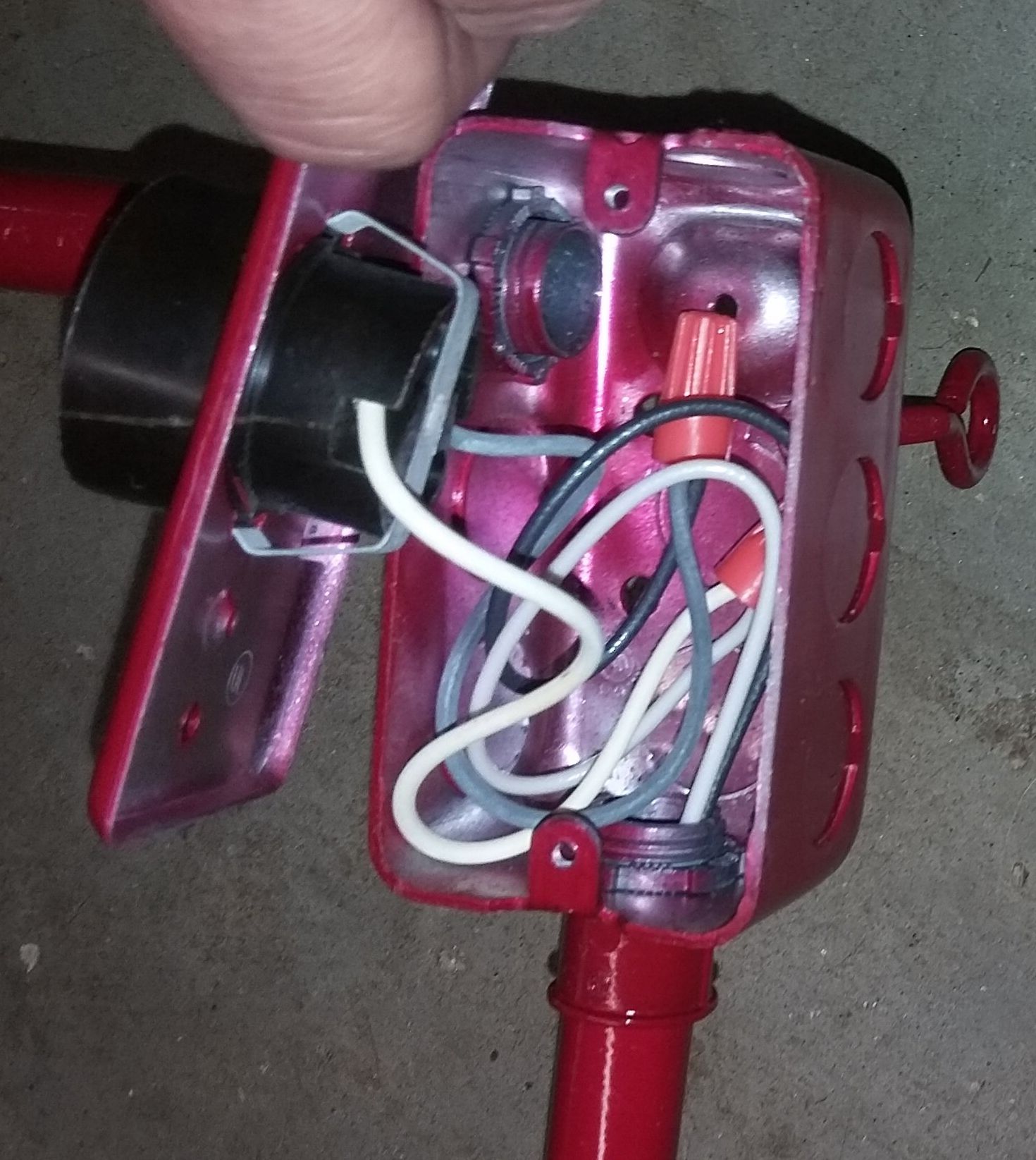 LED EMT (Electric Metallic Tubing) Light Fixture (Old School) 6 Steps