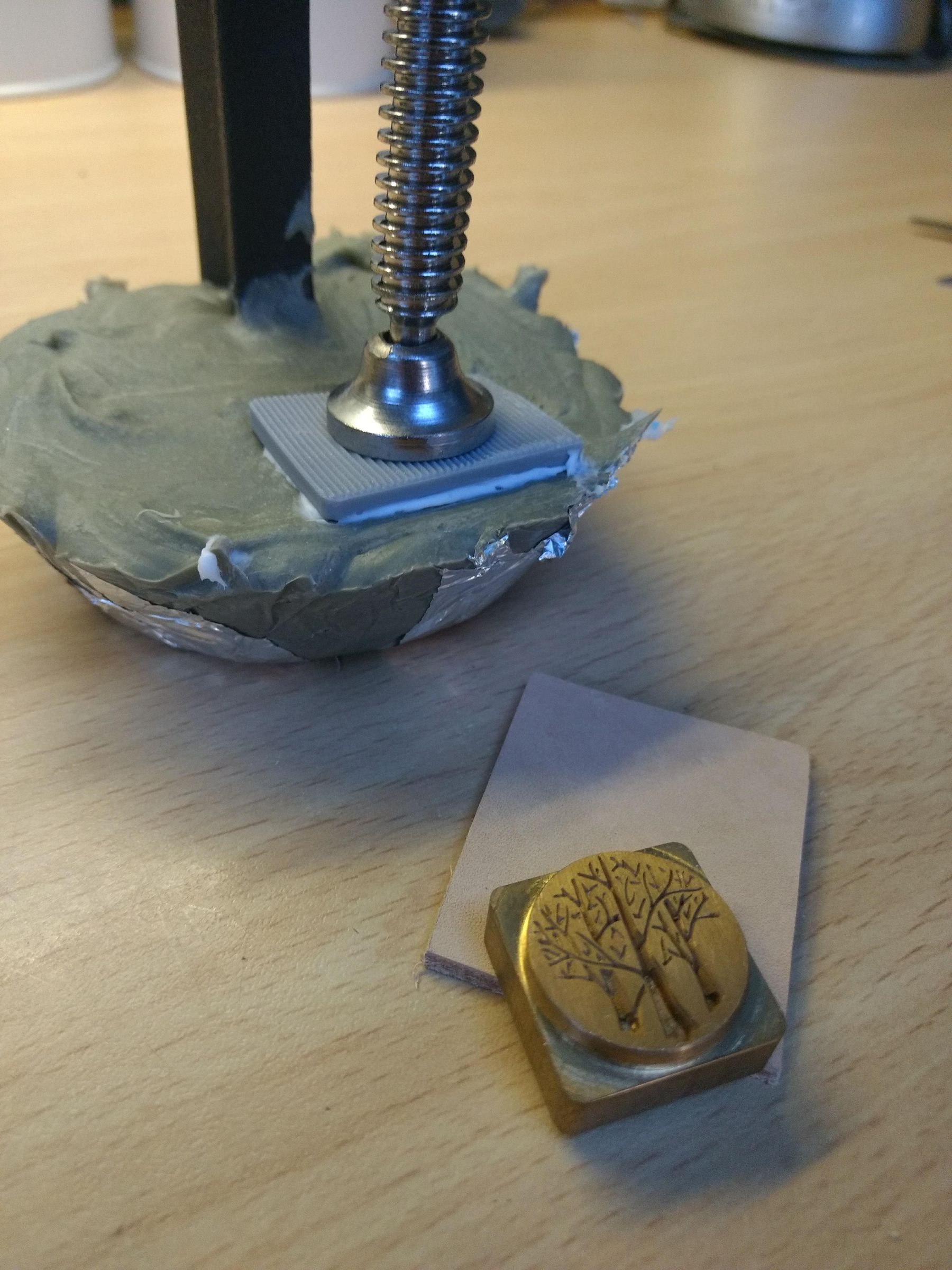 Freestanding Leather Stamp Press (20mins & NO TOOLS) 7 Steps