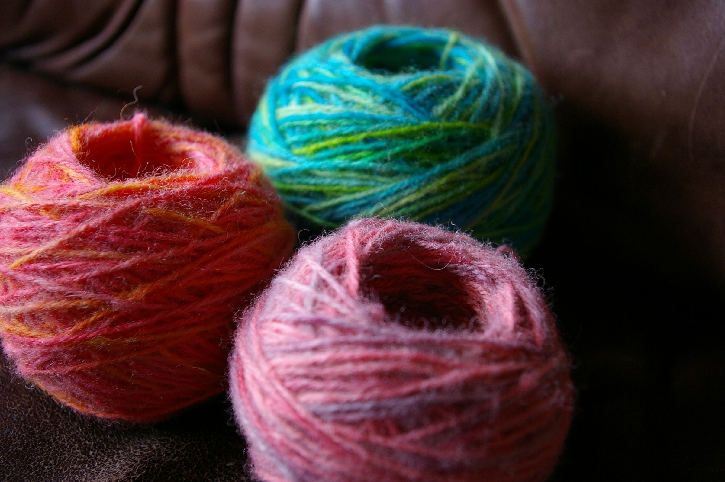 Dyeing Rescued Yarn With Food Colouring.
