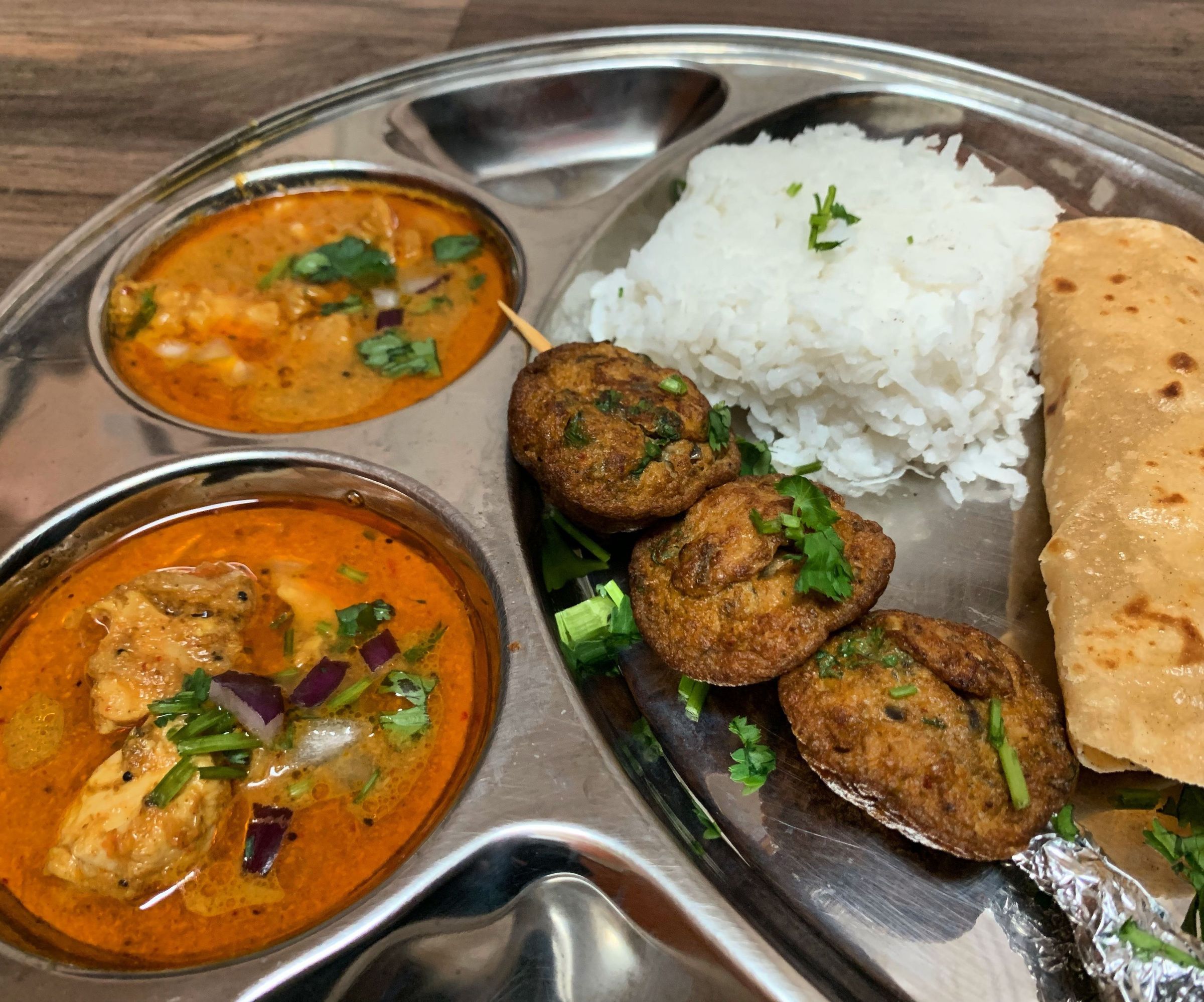Spice Banquet With Murgee Pottage and Ada Kebab 