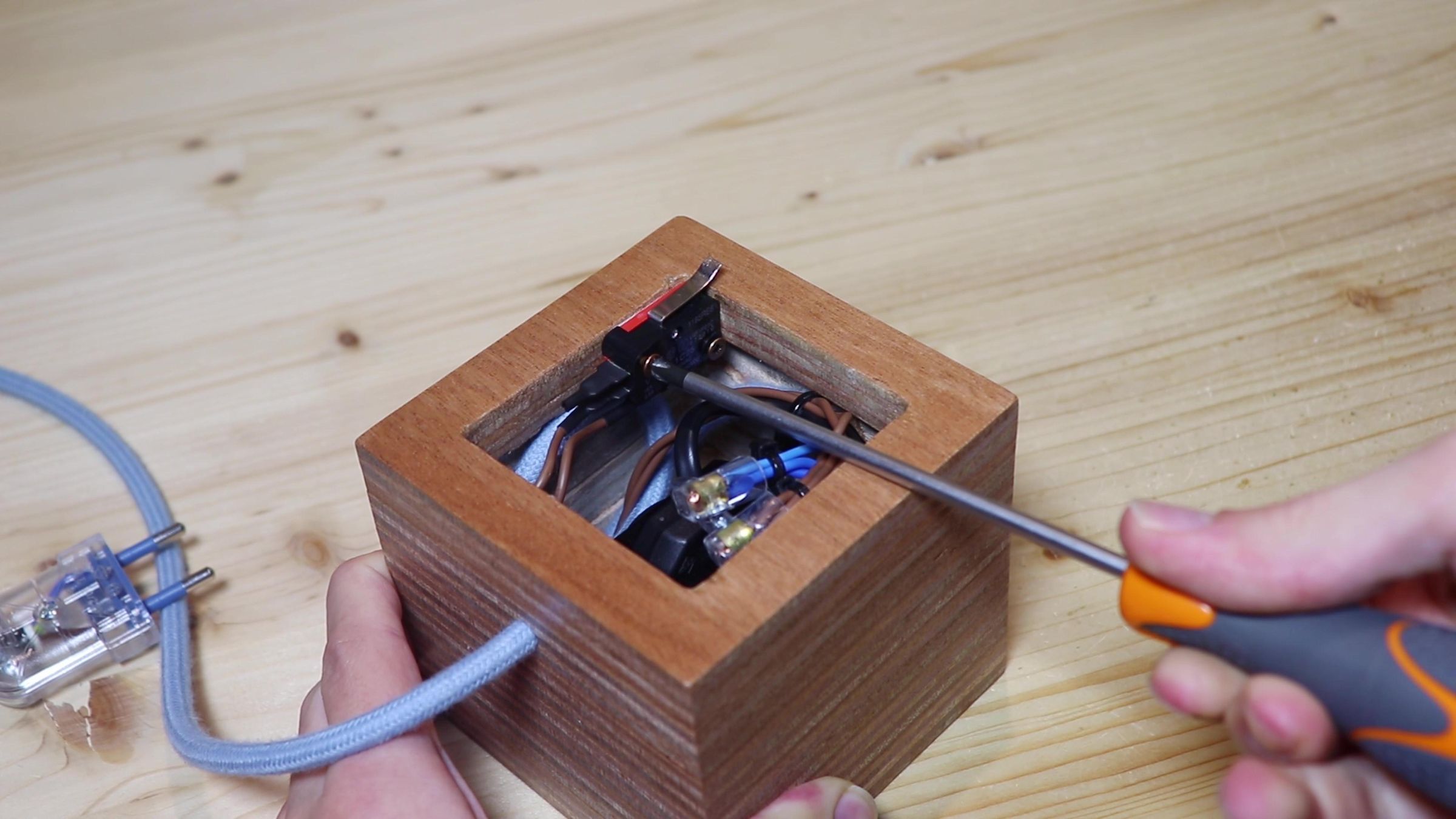 Plywood Lamp With Hidden Switch and APP Control 12 Steps (with