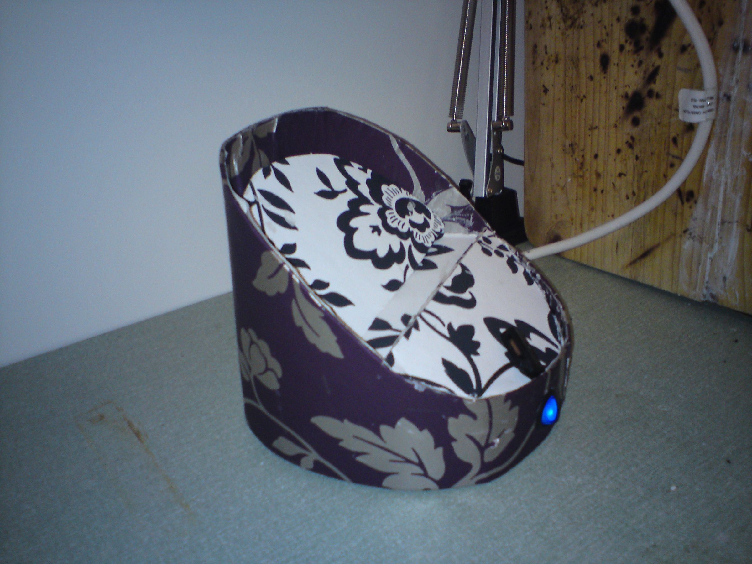 D.i.y. Cheap Illuminating Phone Charging / Docking Station