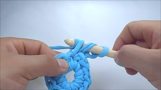 How to Crochet a Six-Petal Flower : 12 Steps (with Pictures ...