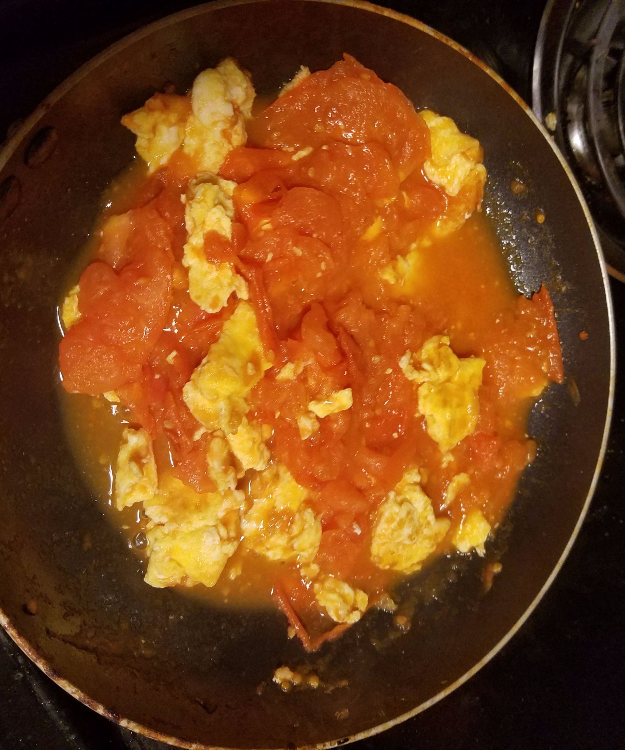 Stir-Fried Eggs With Tomato