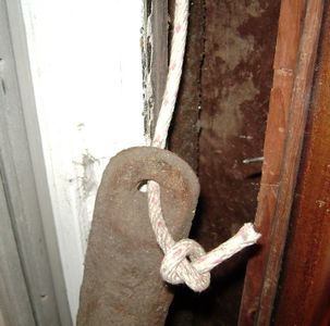 How to Repair the Weight and Rope Mechanism in Old Fashioned Wood ...