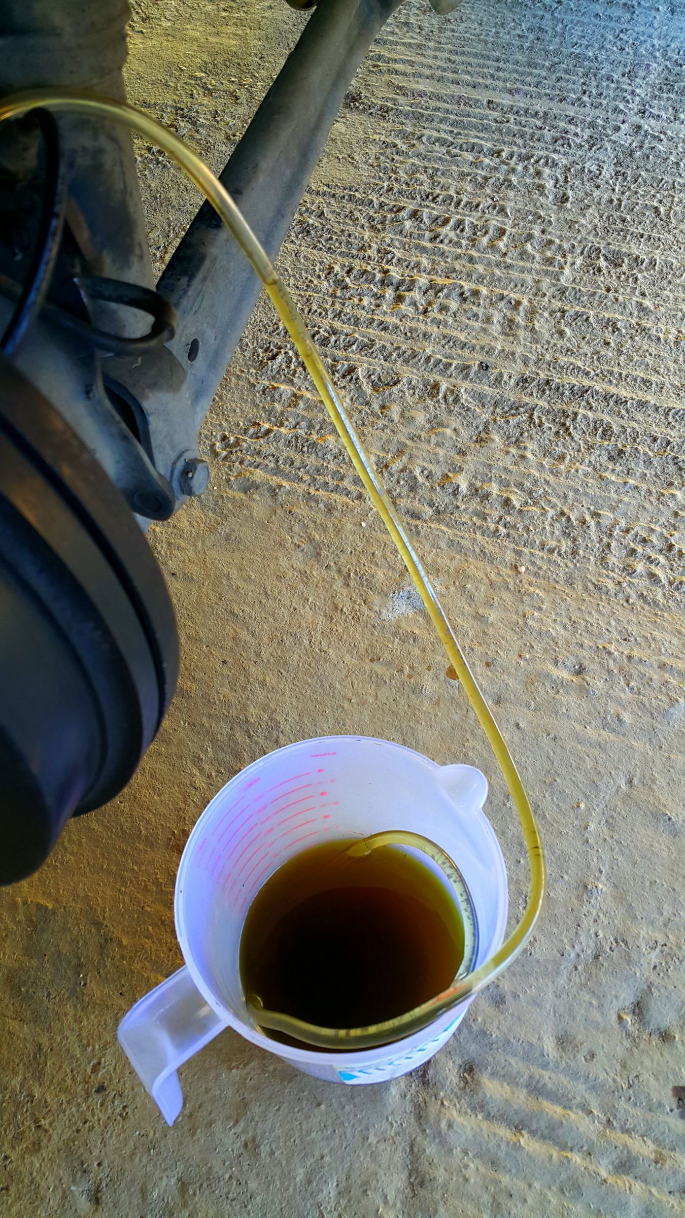 Bleeding Air From a Brake Line. 3 Steps Instructables