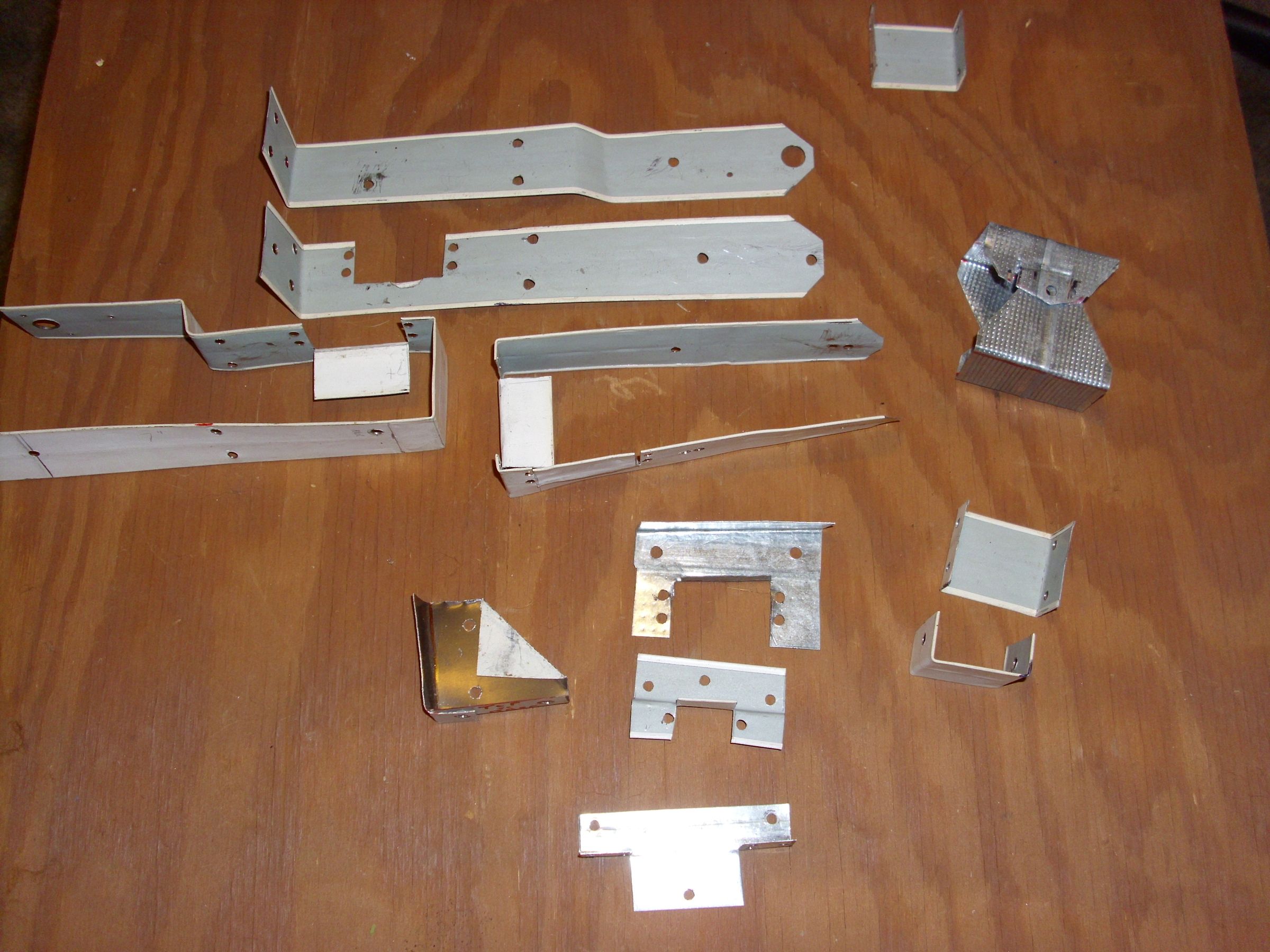 Bend Metal to Construct Servo & Motor Brackets, for Robotics 4 Steps