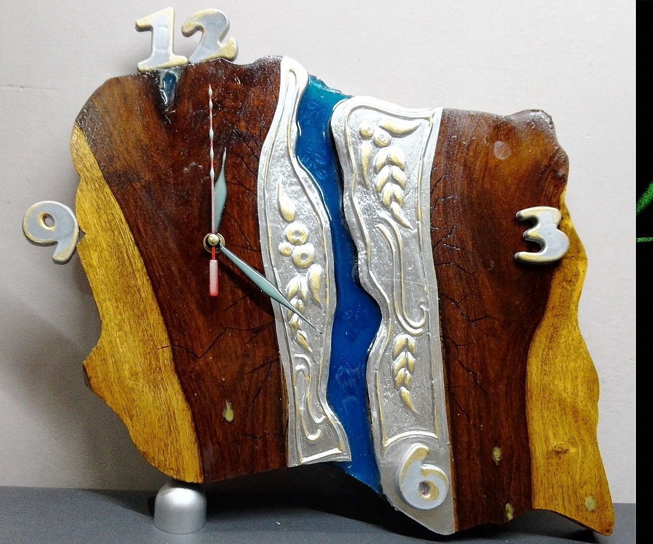 Diy Glowing Wooden Clock