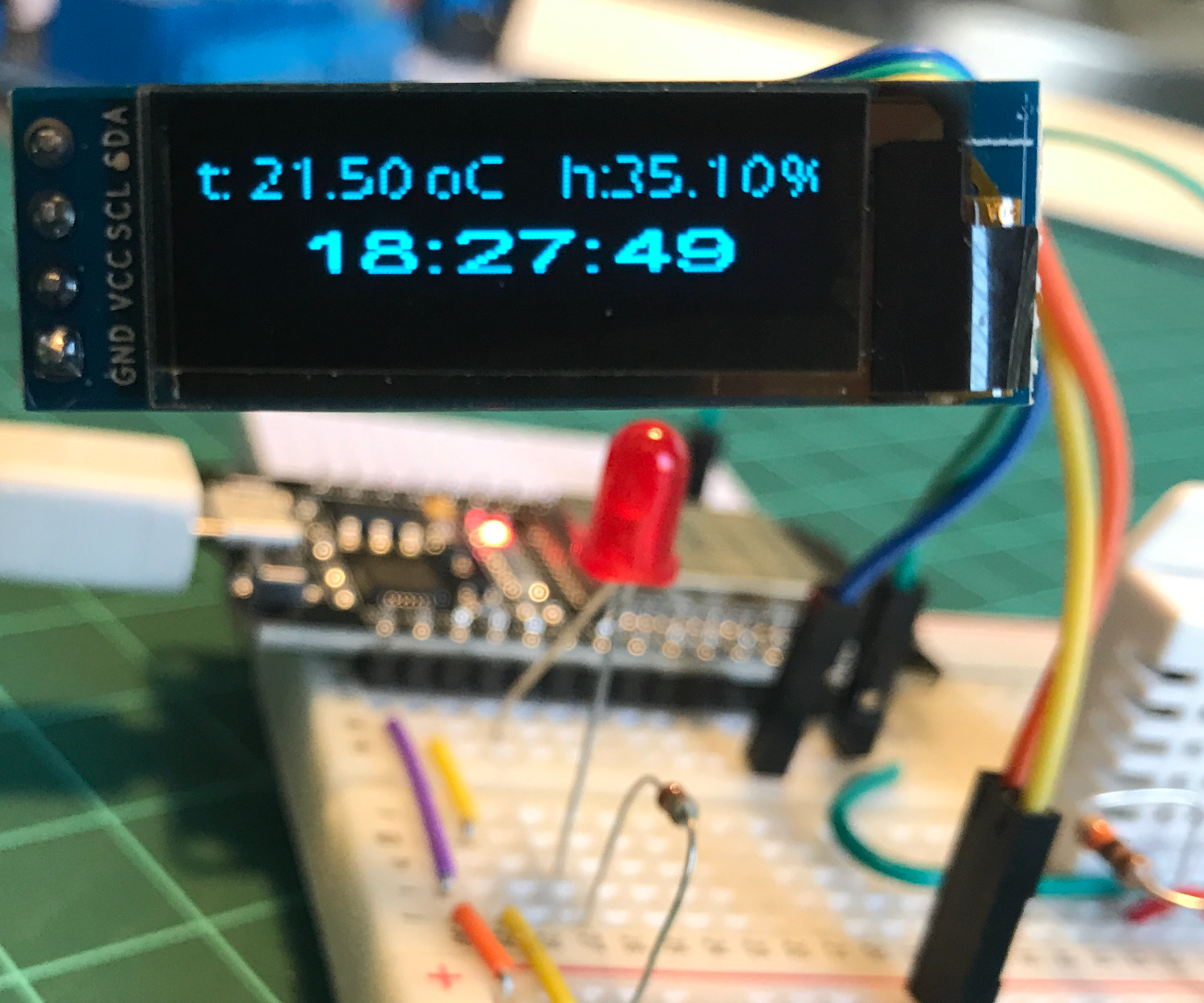 ESP32 and OLED Display: Internet Clock - DHT22 