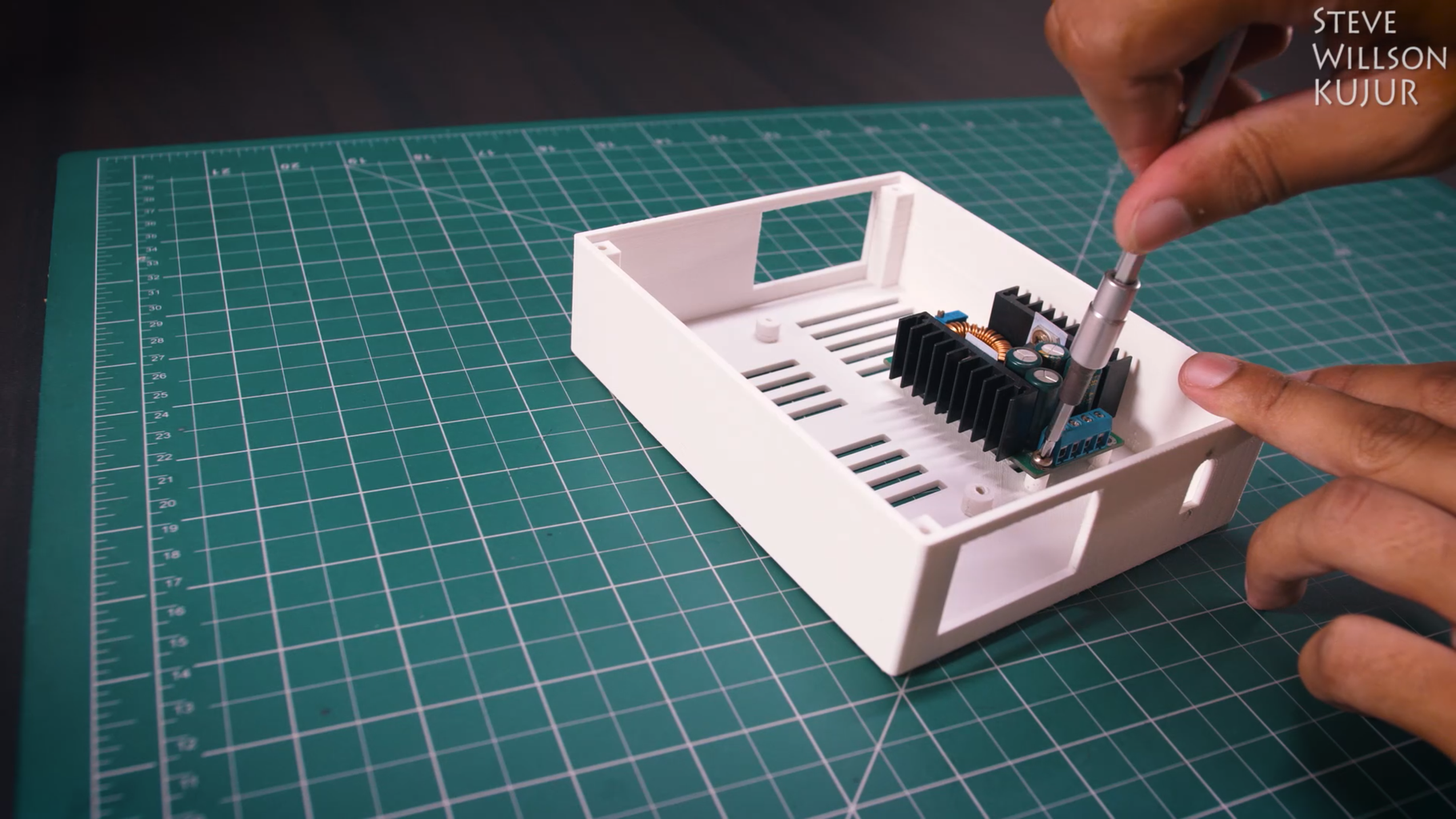DIY Lithium Battery Charger : 15 Steps Circuit Diagram