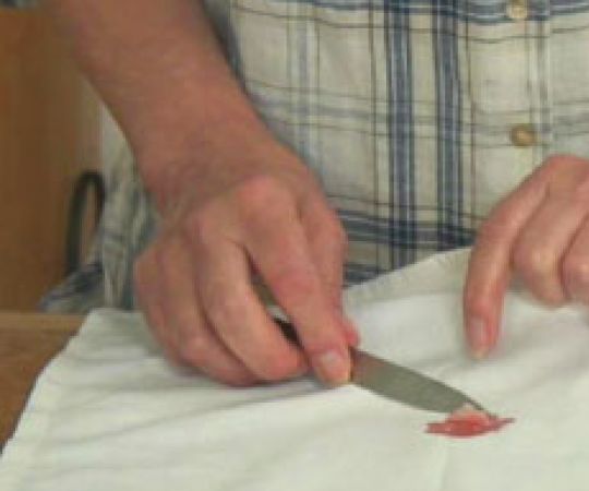 3 Steps to Remove Wax From Clothes