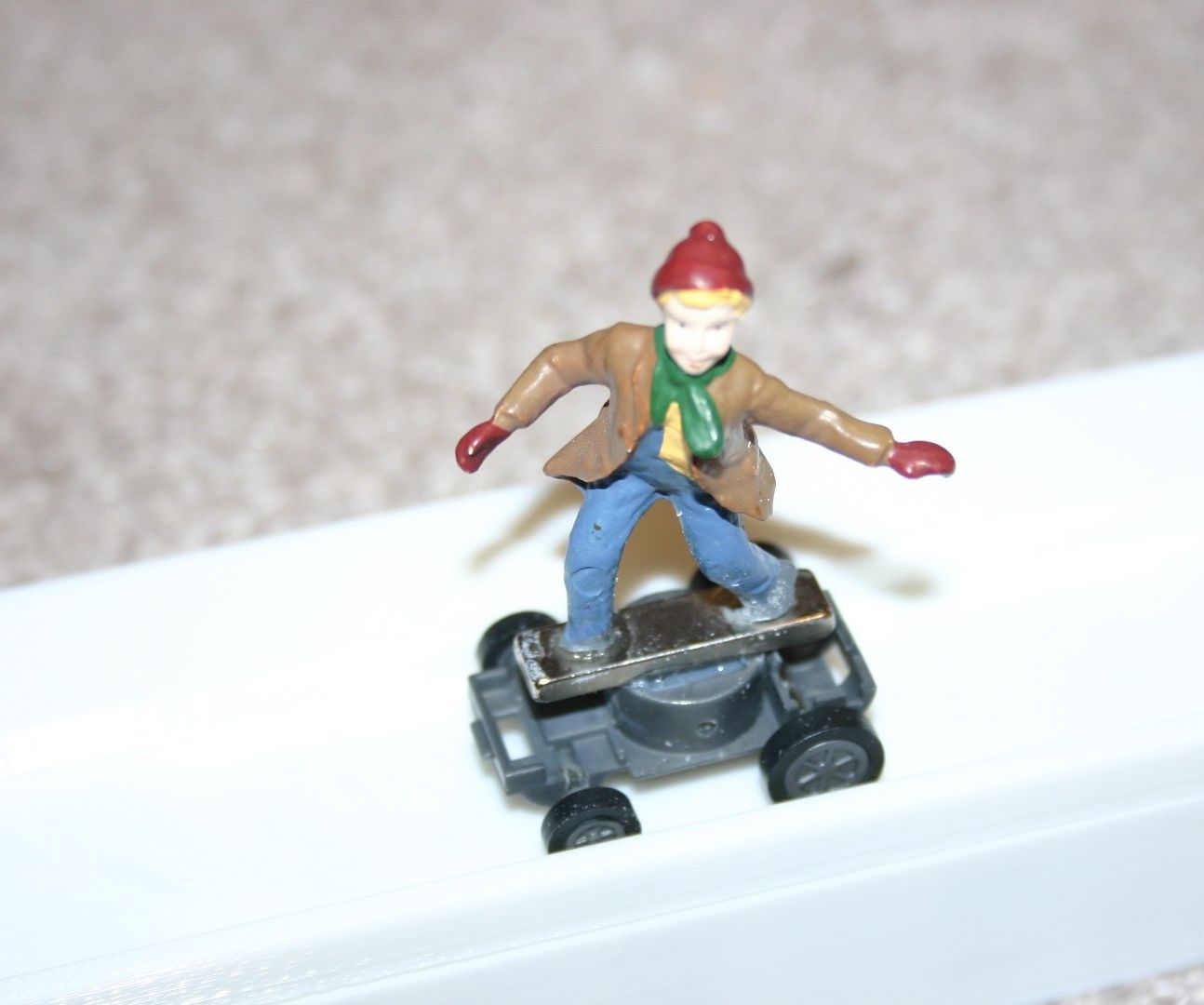 Magnetic Powered Skateboard Figure--Santa's Shop 2016