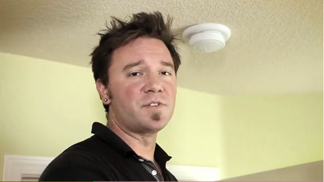 Changing Out Your Smoke Alarm Battery - Build.com 30 Sec Tip