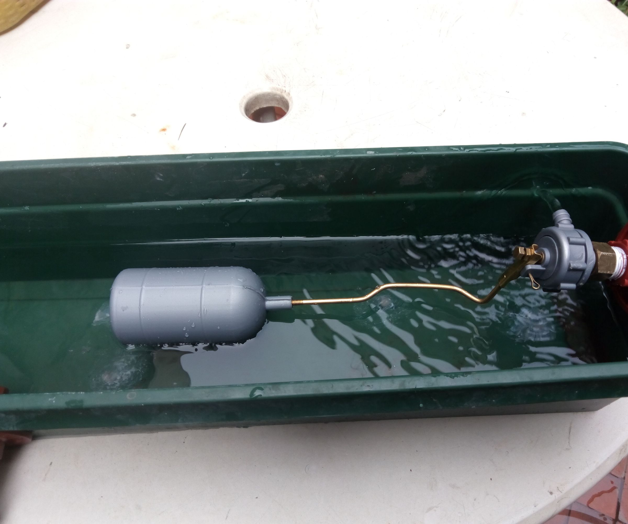 Sistema De Reposicion Automático Para Recipientes Autoregantes