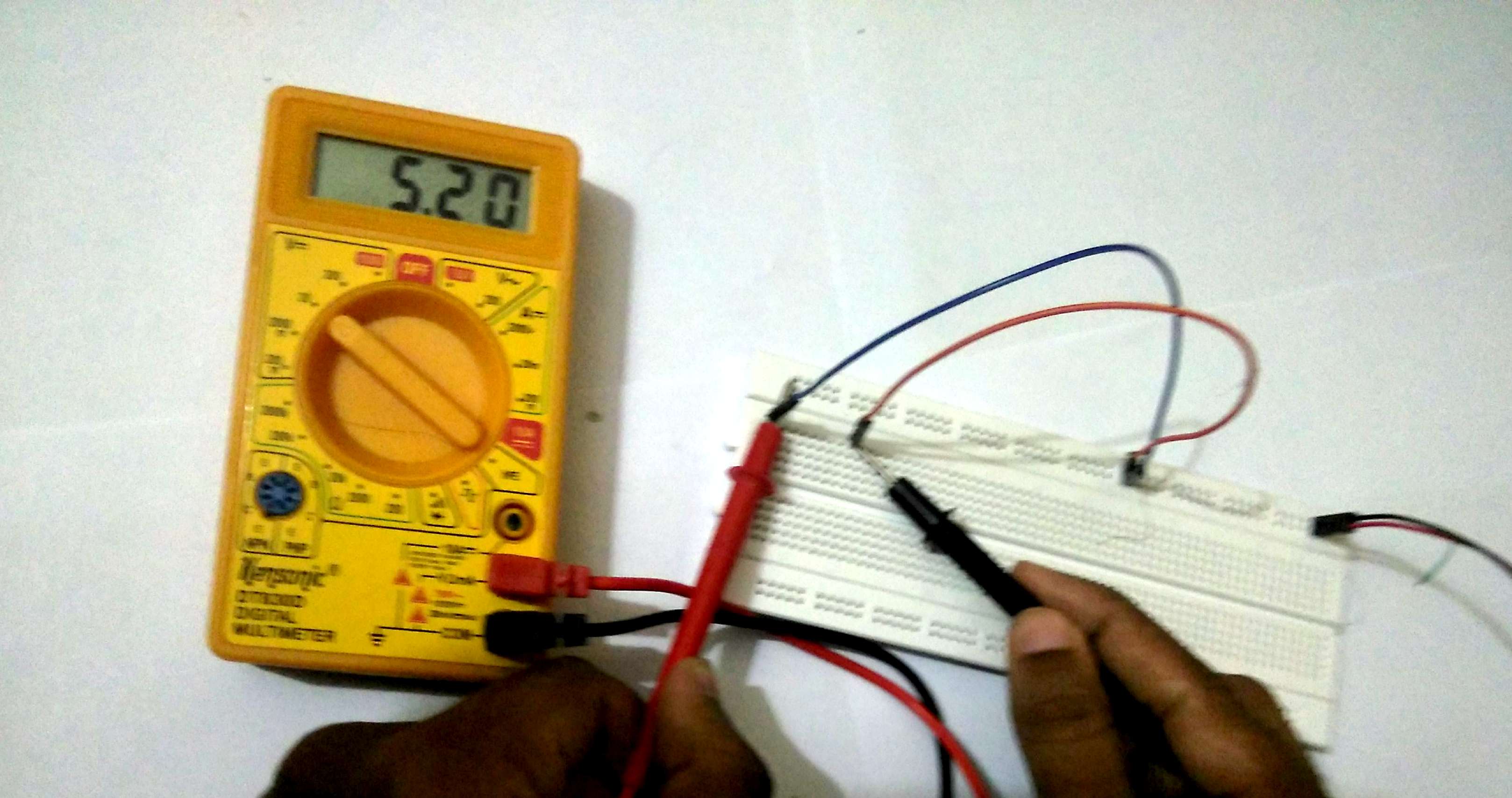 5V DC Power Supply for Breadboard Using Phone Charger 4 Steps (with
