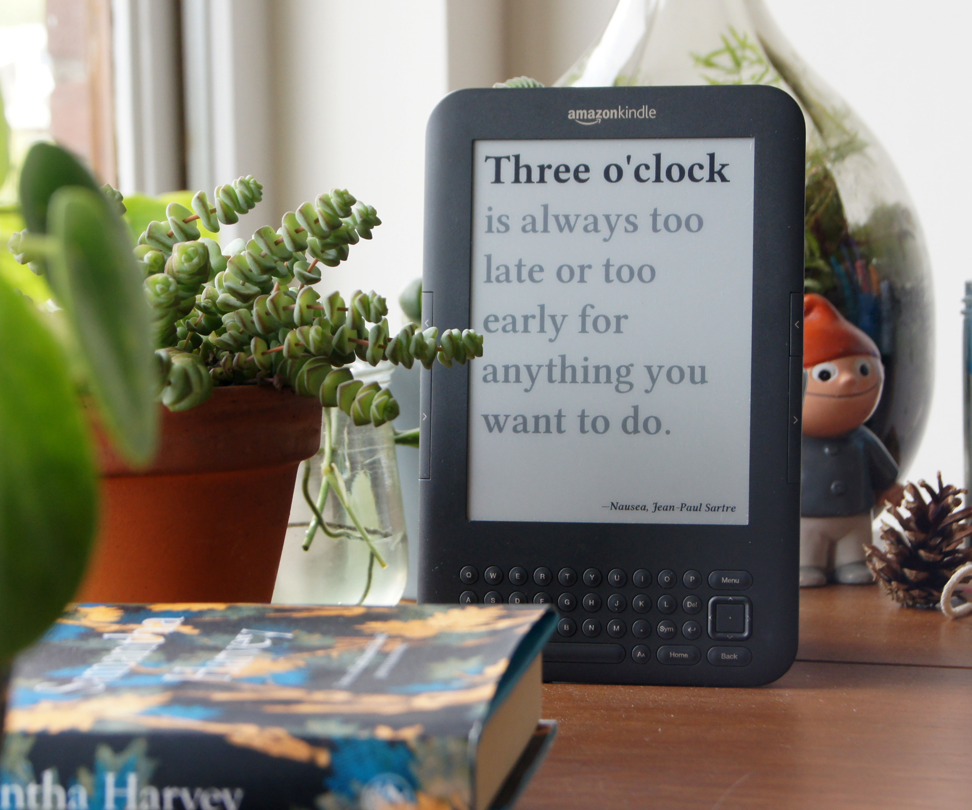 Literary Clock Made From E-reader