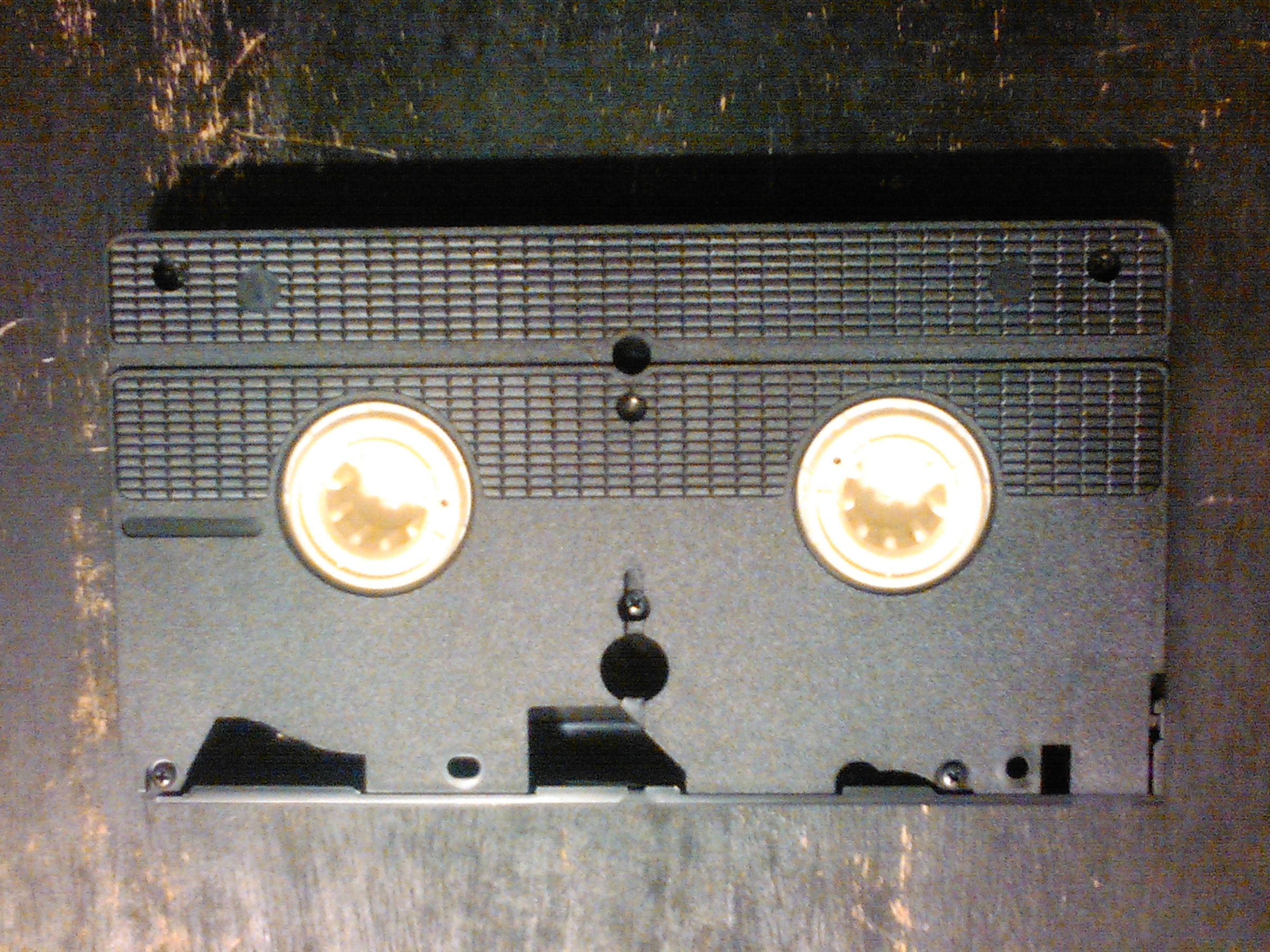 How to Save a Cracked VHS Movie. 6 Steps (with Pictures) Instructables