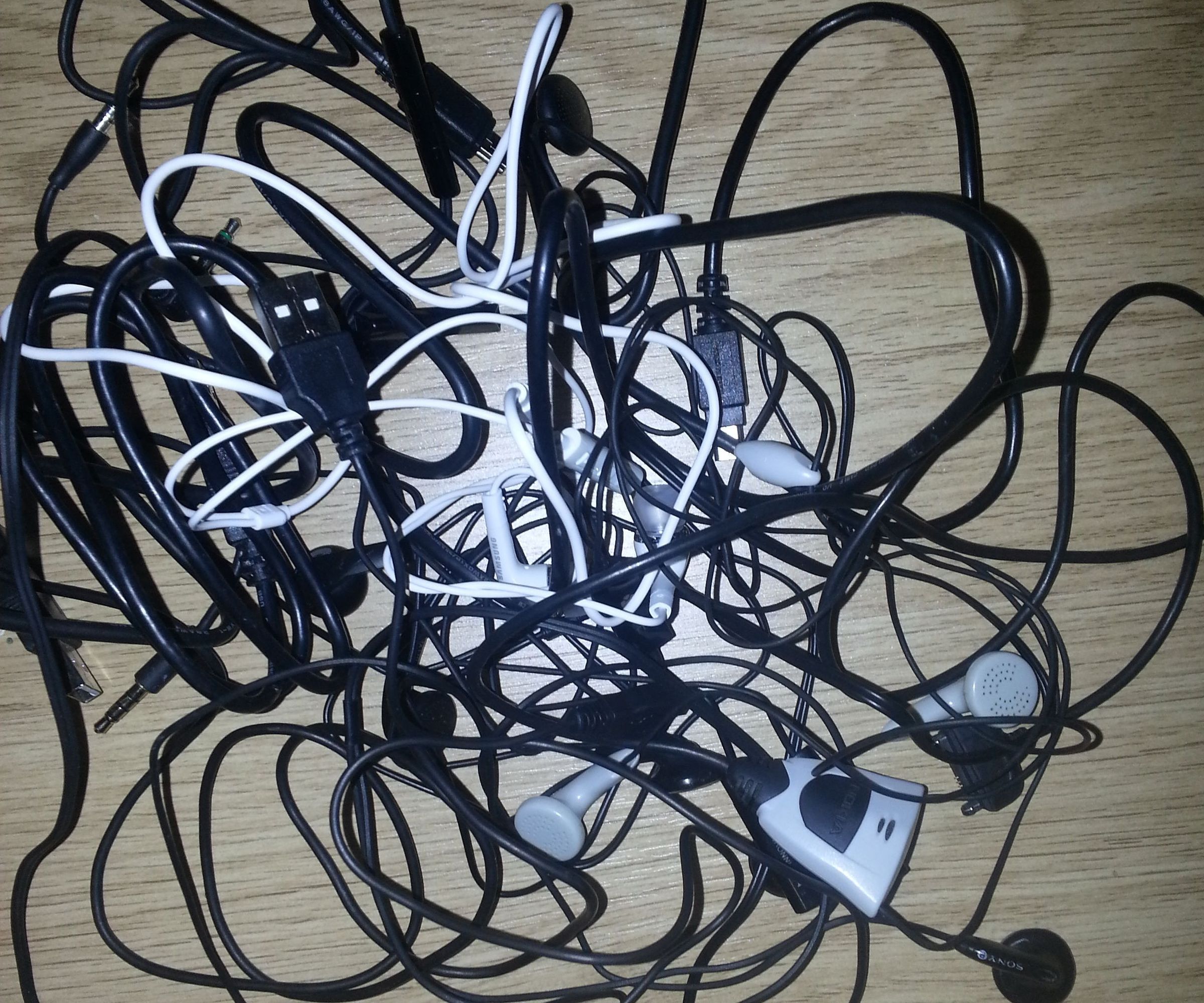 Reusing Courtesy Cards As Cable Binders