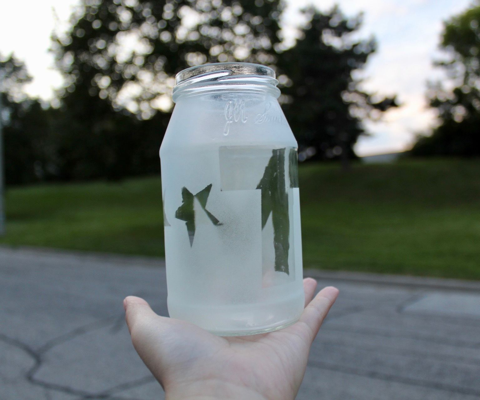 How to Make an Etched Frosted Mason Jar Design 