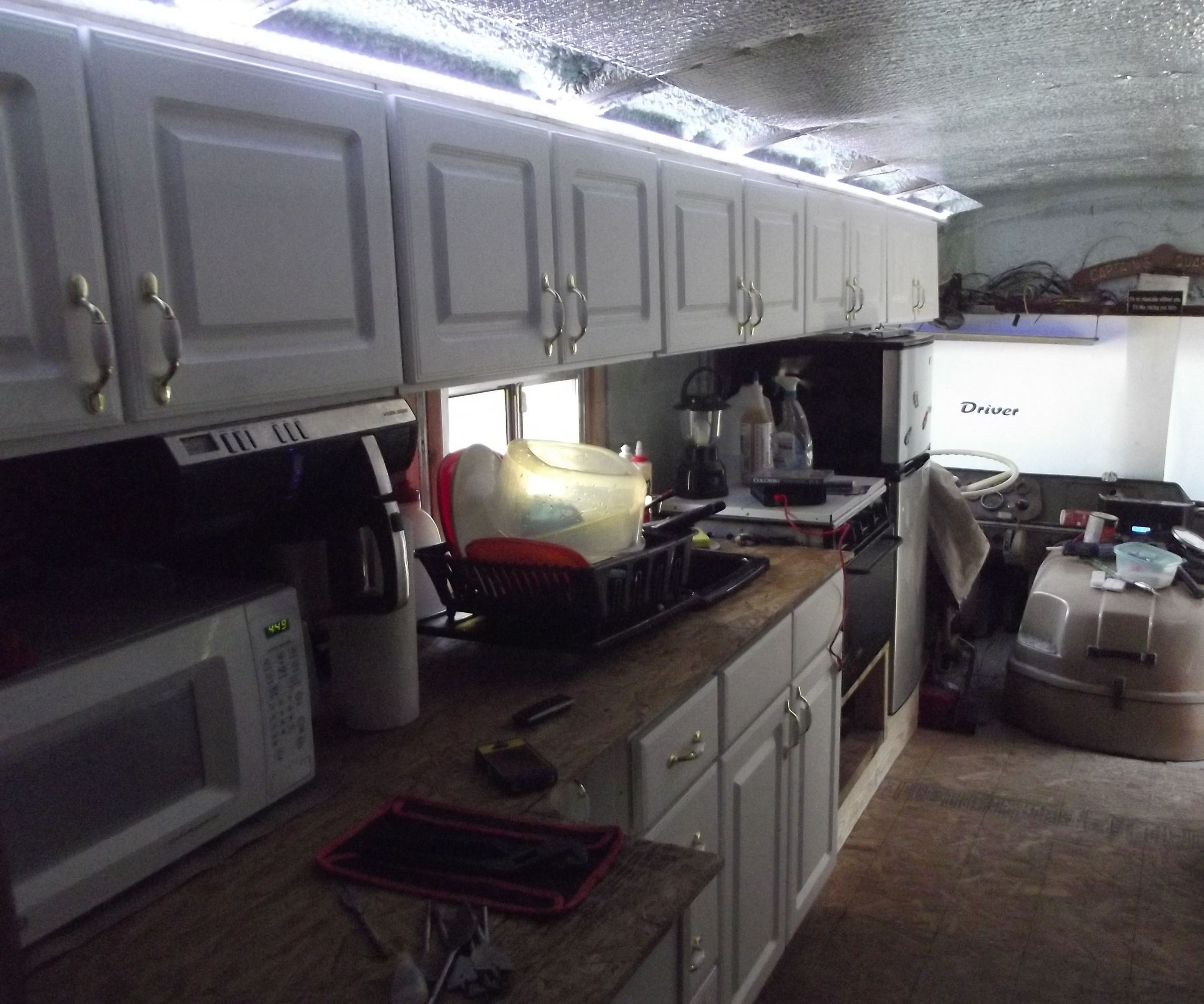 How to Put Square Cabinets in a Round Bus