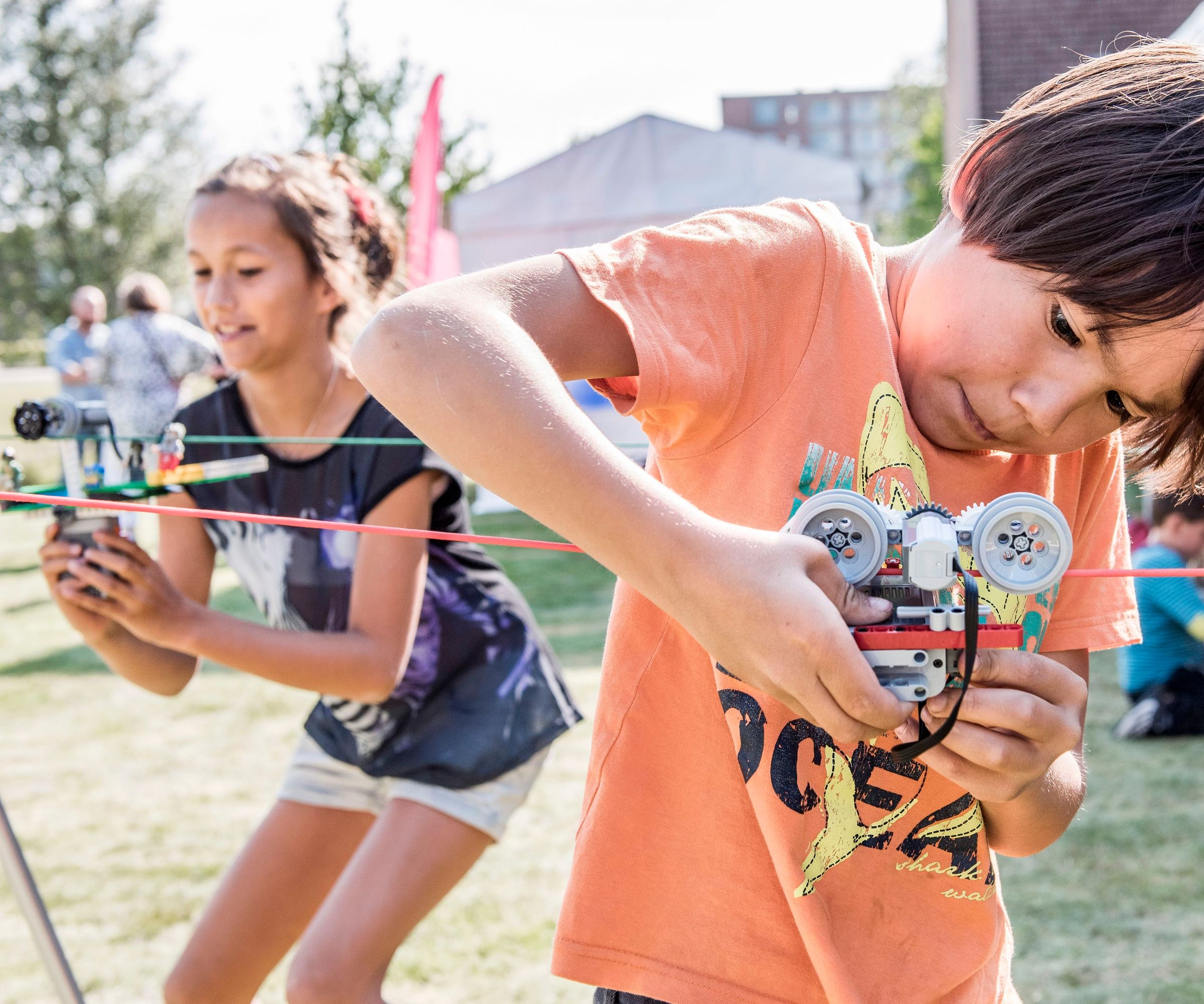 SkyParade: an Invitation for Open Ended Creativity With LEGO