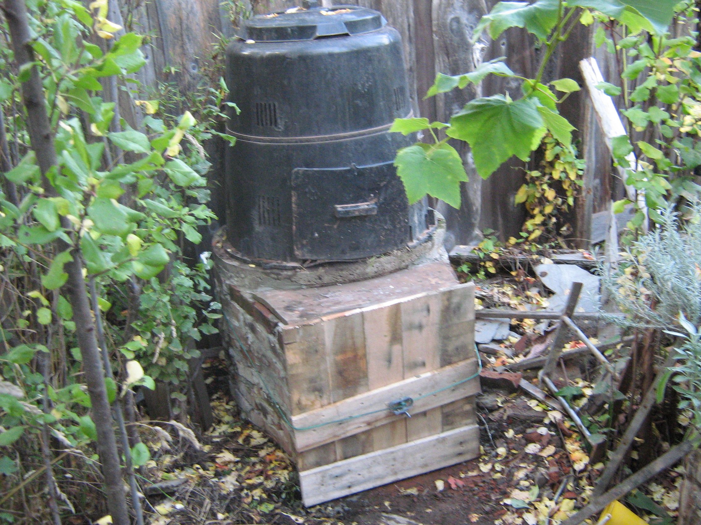 Vertical 2 Stage Composter and Technique for Composting Woody Plants and Thorny Material.