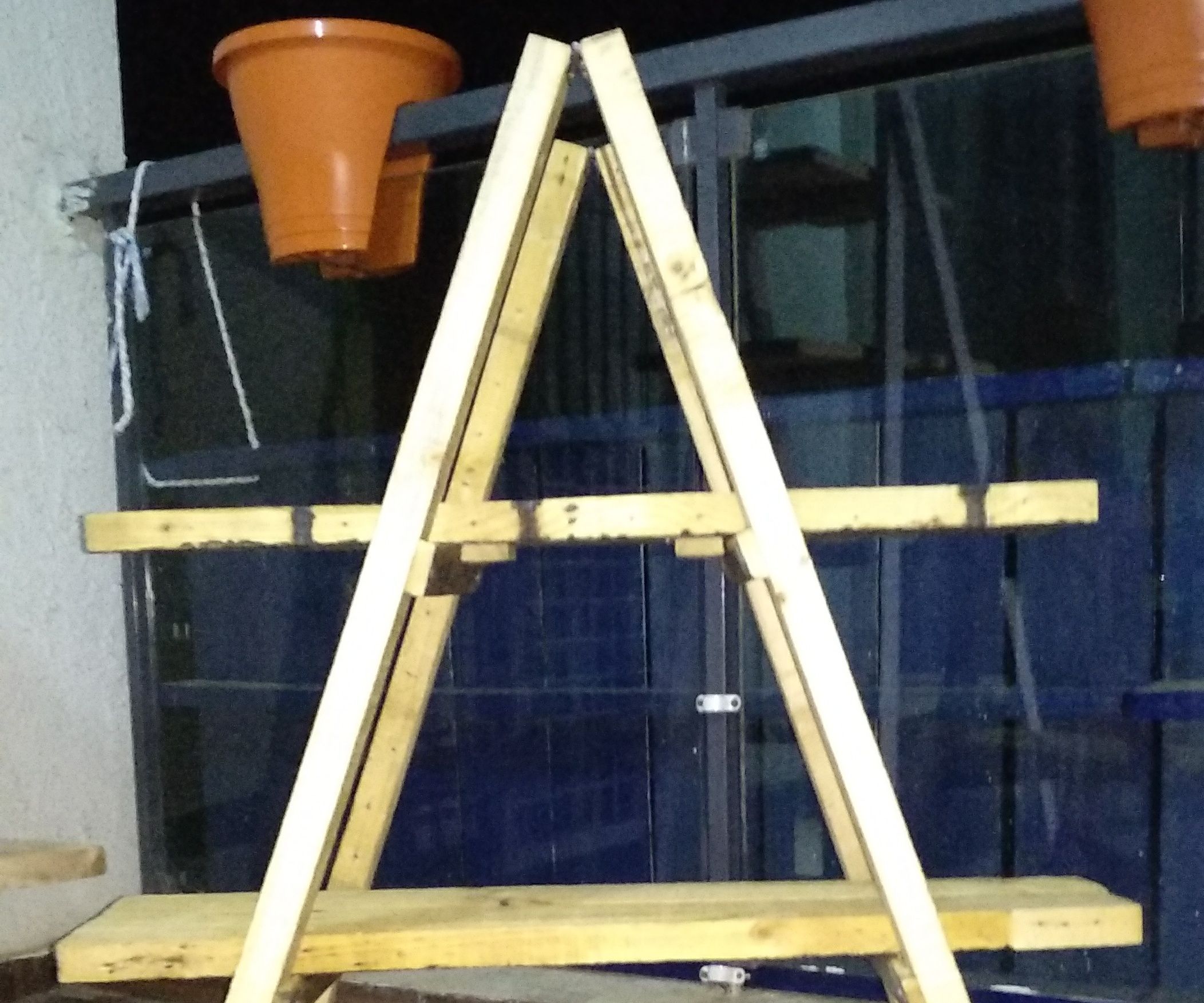 Mini DIY Ladder Shelf From Pallet Planks