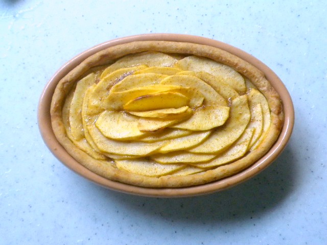 How to Make an Apple-Pecan Pie