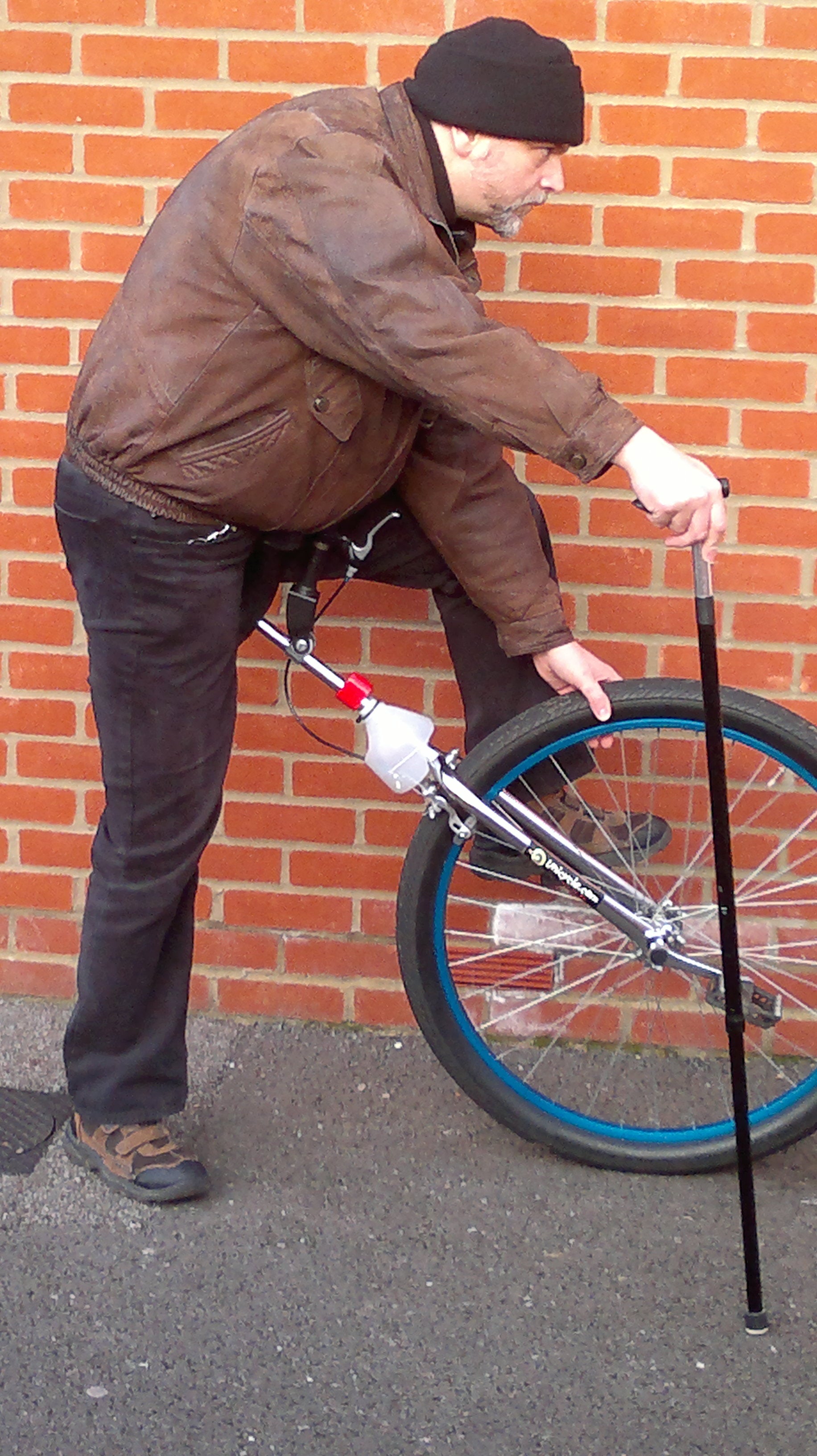 Unicycle Tips for the Beginner and Things Importante' 4 Steps (with