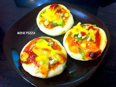 No Yeast Semolina Mini Pizza