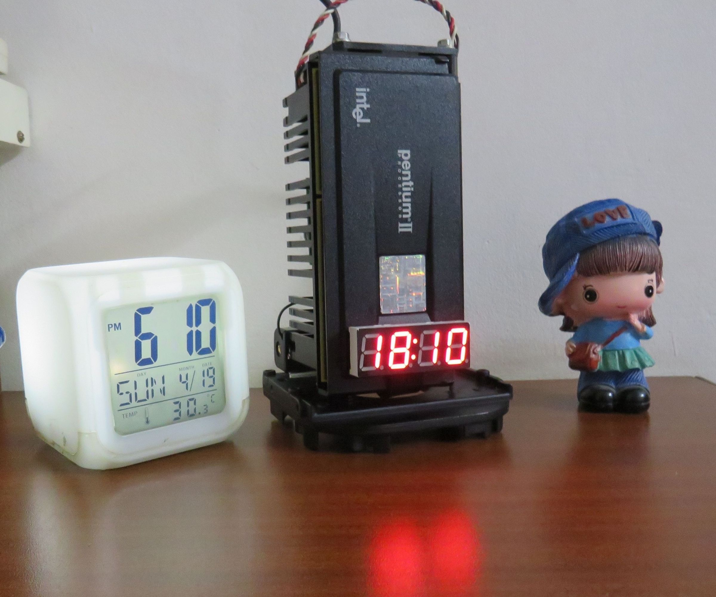 Time Bomb LED Clock Using Old Intel Pentium II Processor