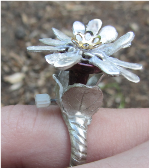 Mechanical blooming flower ring