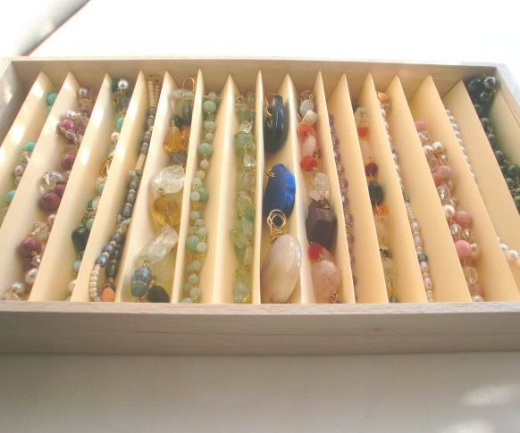 ​Paper partition for jewelry