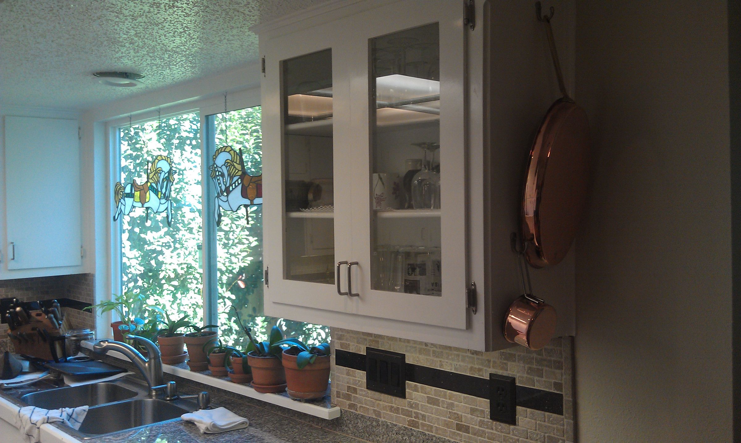 Update Kitchen Cabinet With Glass Inserts : 4 Steps - Instructables