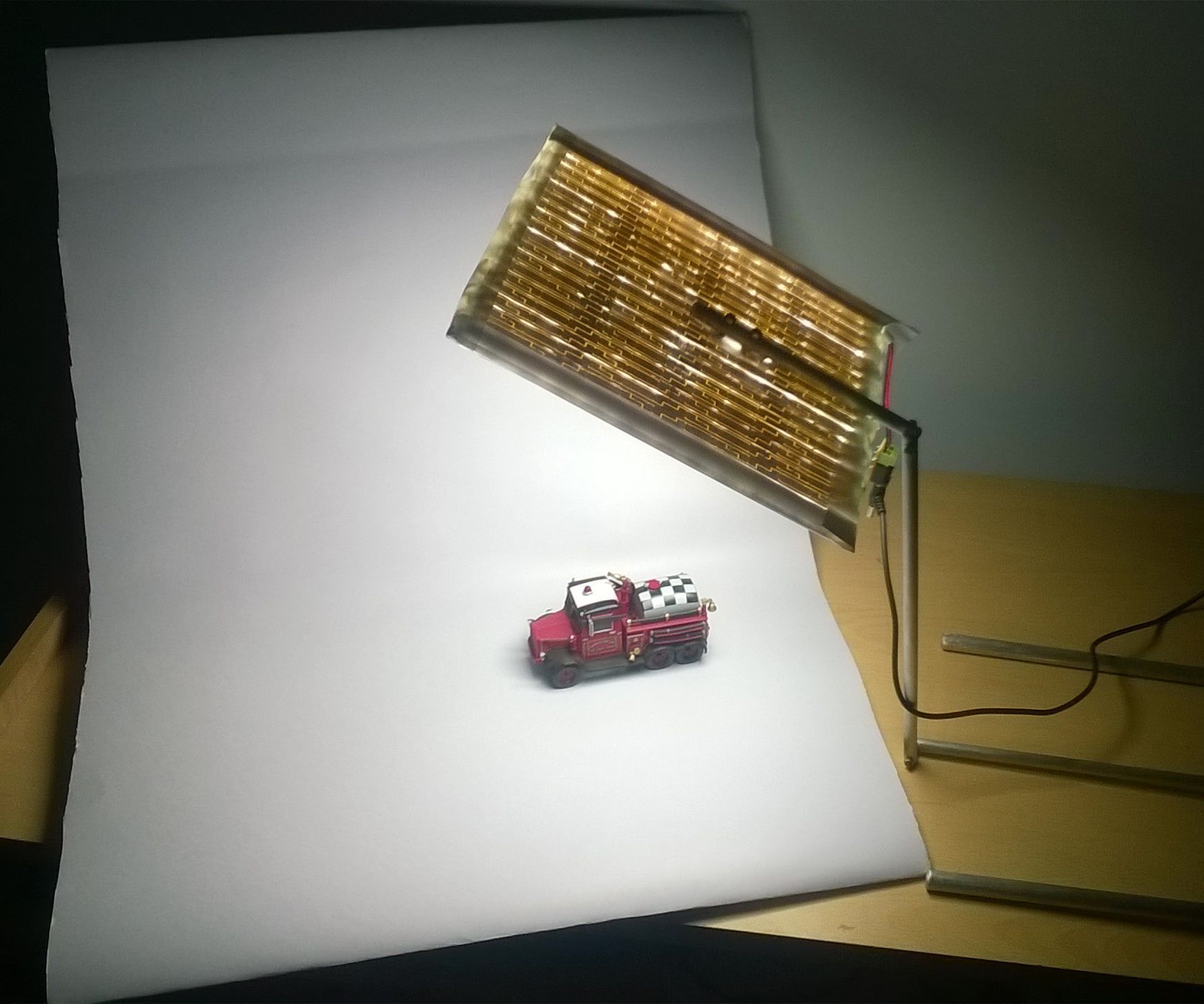 Compact DIY Photography LightBox With Foldable Lamp