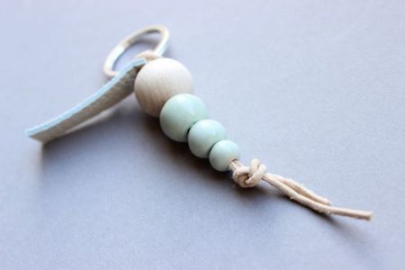 DIY - Keychain With Porcelain Balls and Leather Cord