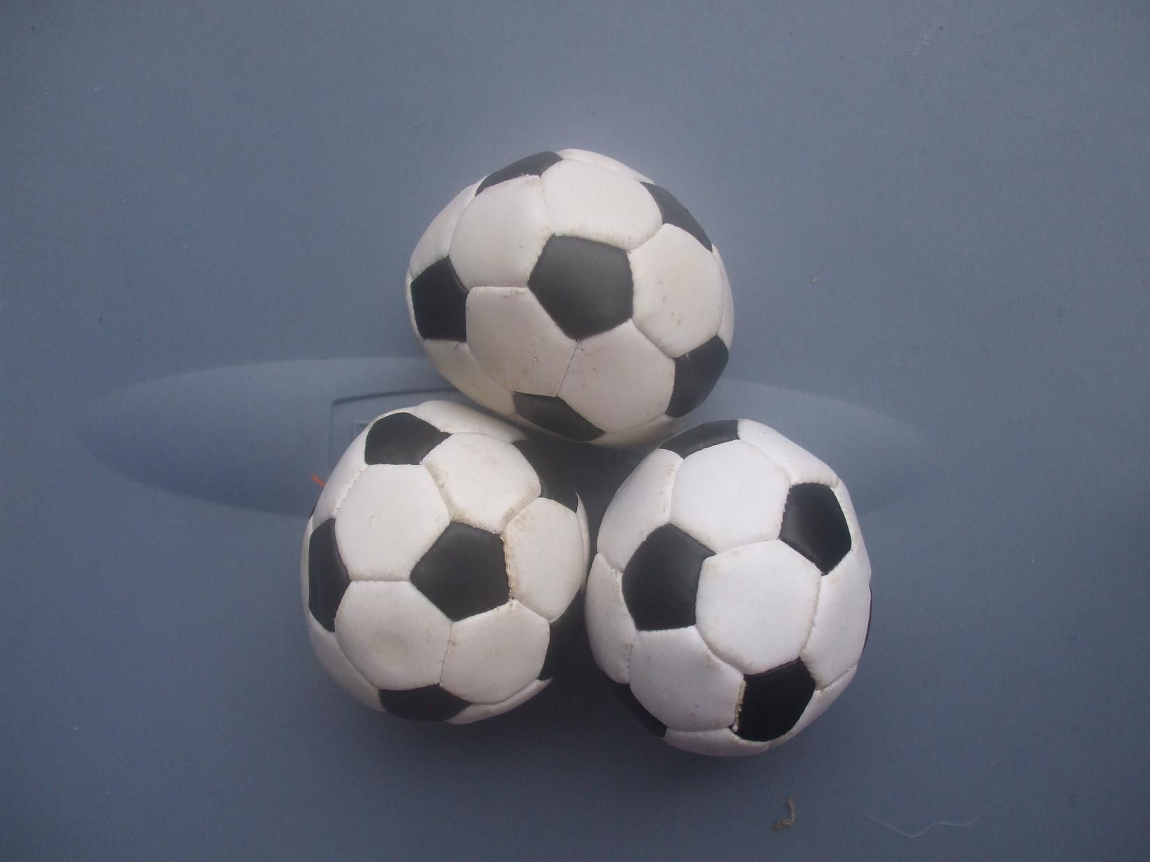 How to Juggle a Three Ball Cascade