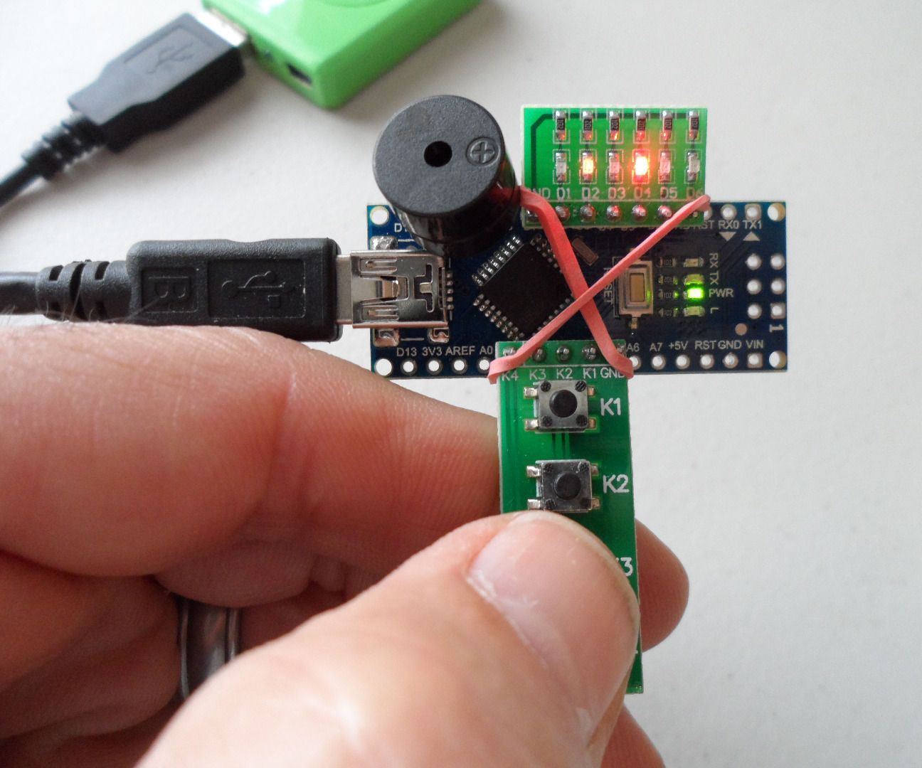 Make an Arduino Simple Simon Says Game in 2 Minutes !