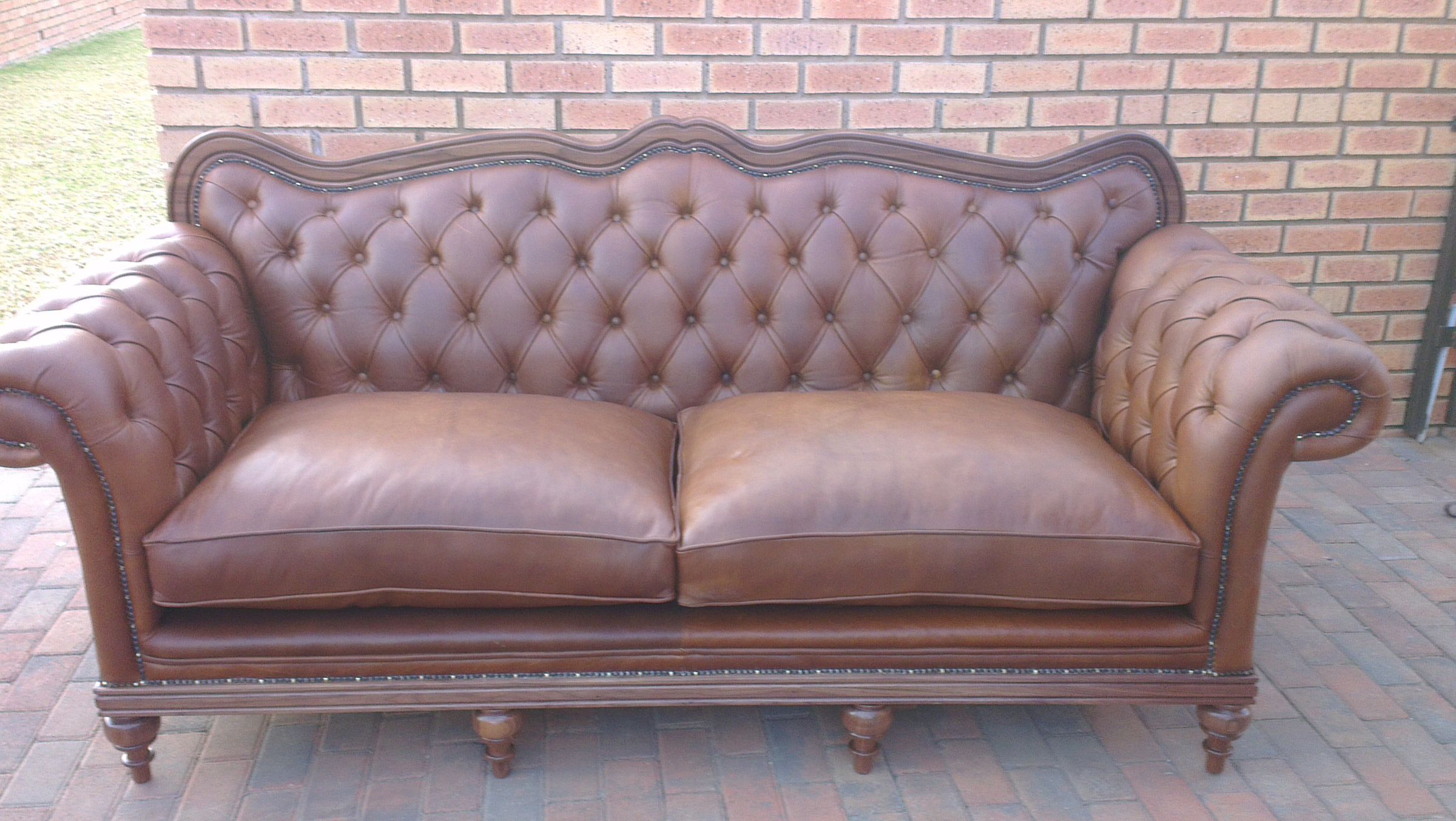 DIY Chesterfield Couch With Wooden Inlays : 5 Steps - Instructables