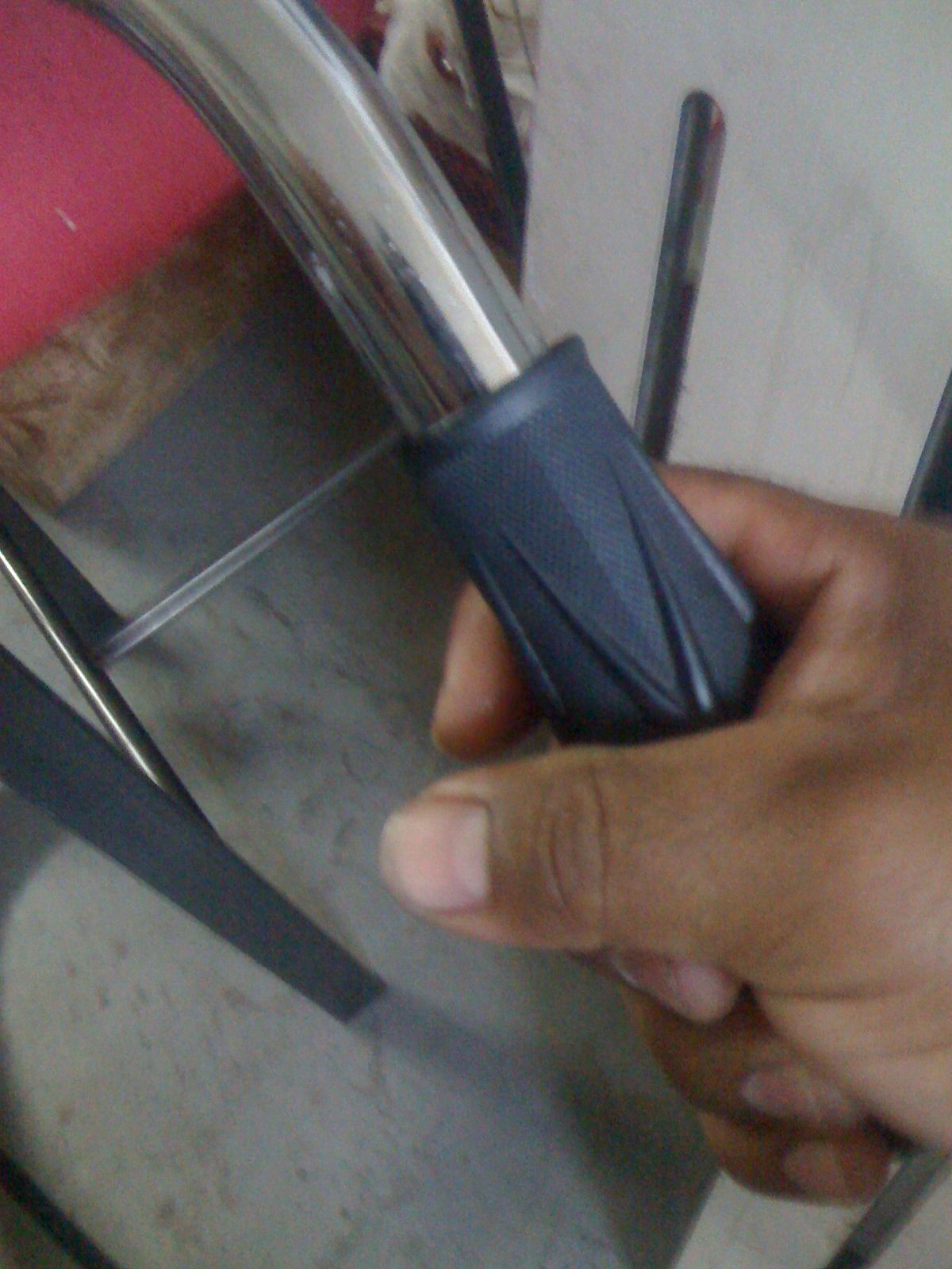 How to Remove Your Handlebar Grips in One Piece 3 Steps Instructables
